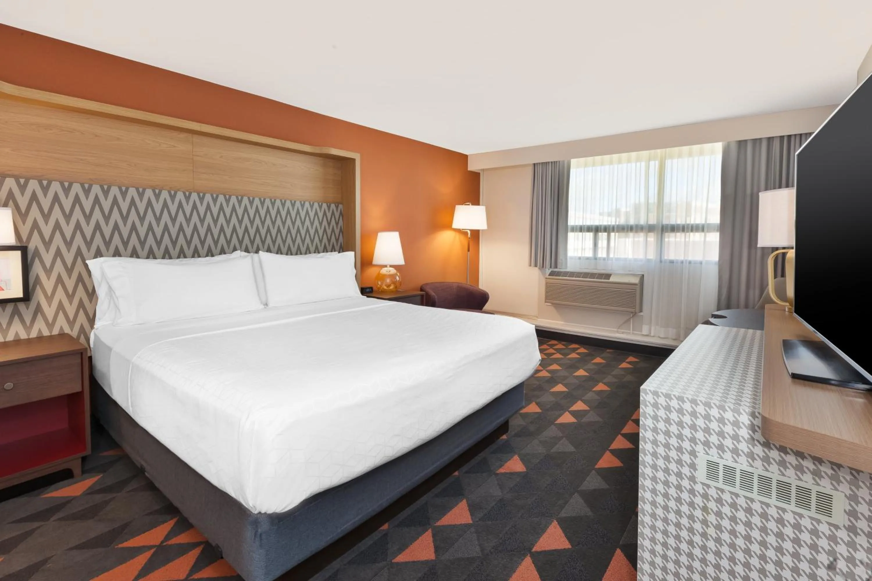 Photo of the whole room, Bed in Holiday Inn St Johns by IHG