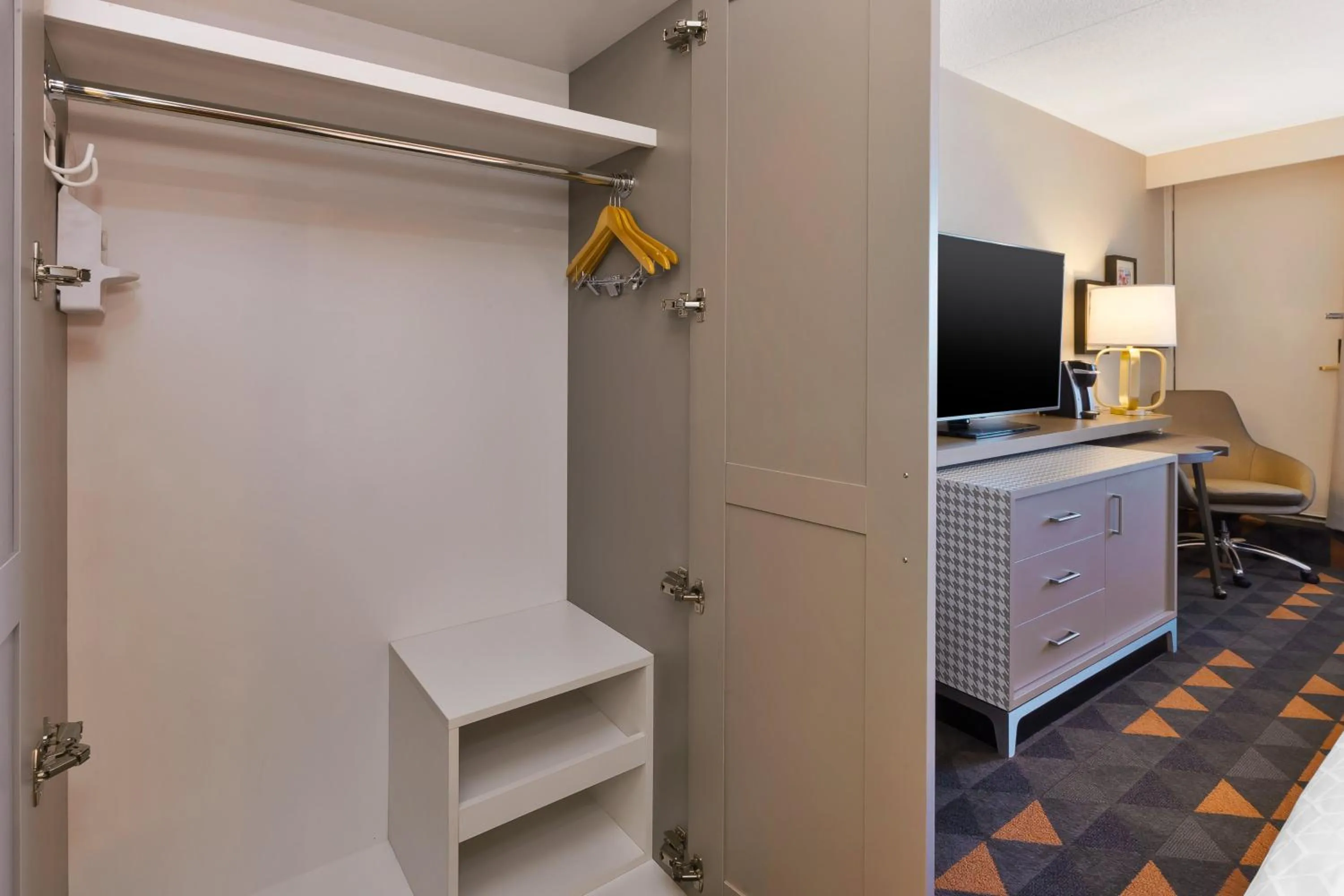 Photo of the whole room in Holiday Inn St Johns by IHG