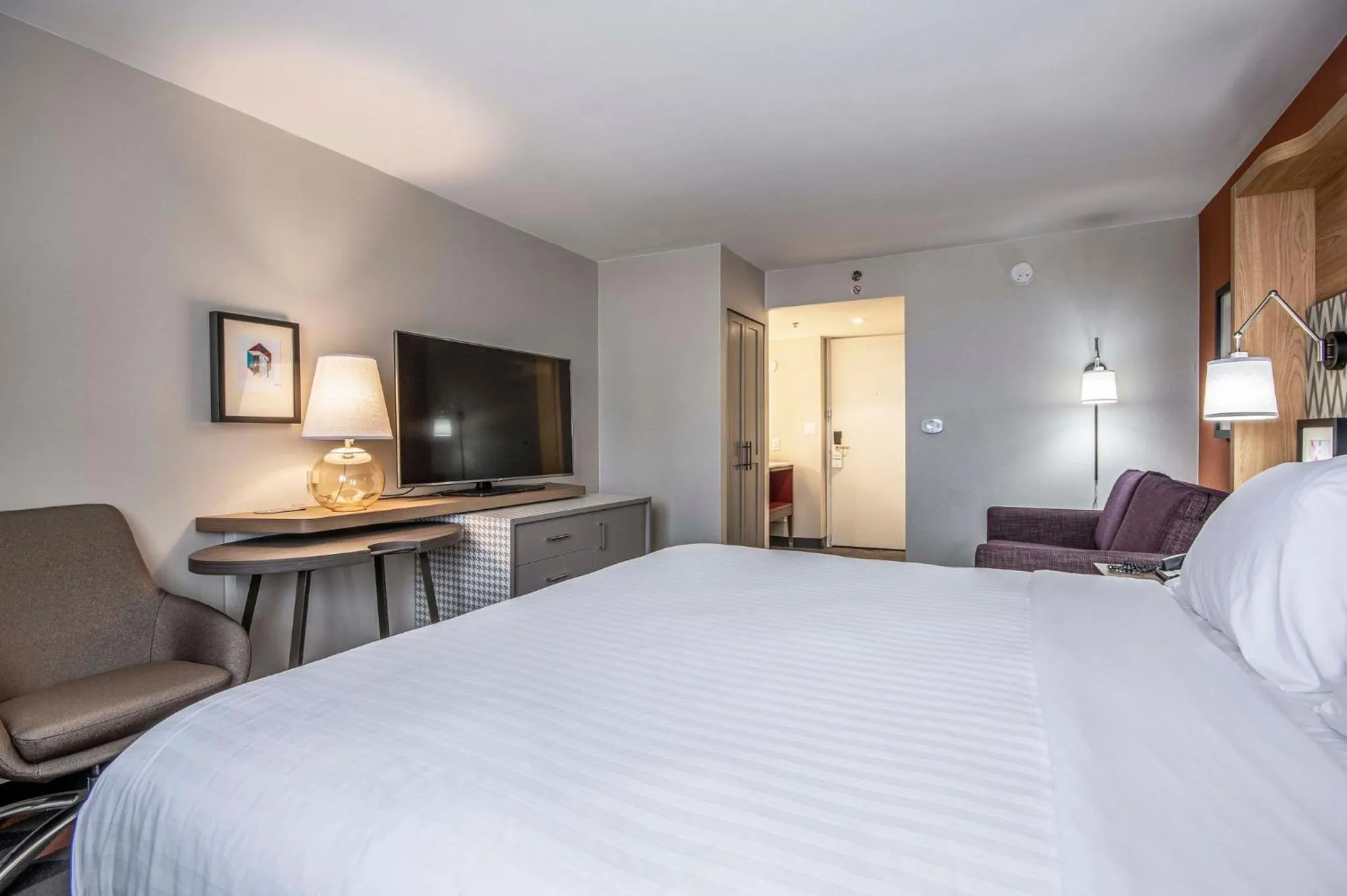 Photo of the whole room, Bed in Holiday Inn St Johns by IHG