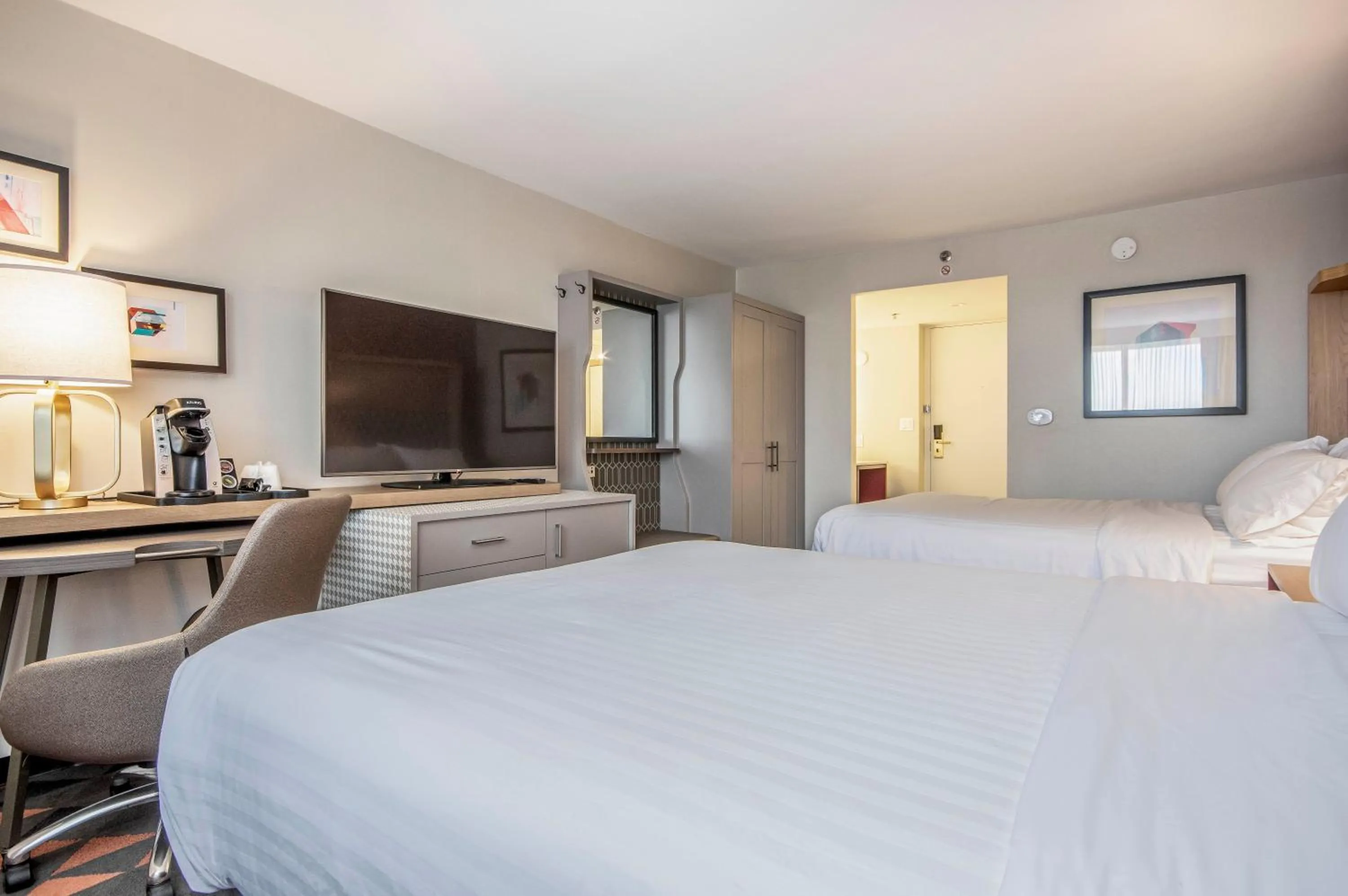 Photo of the whole room, Bed in Holiday Inn St Johns by IHG