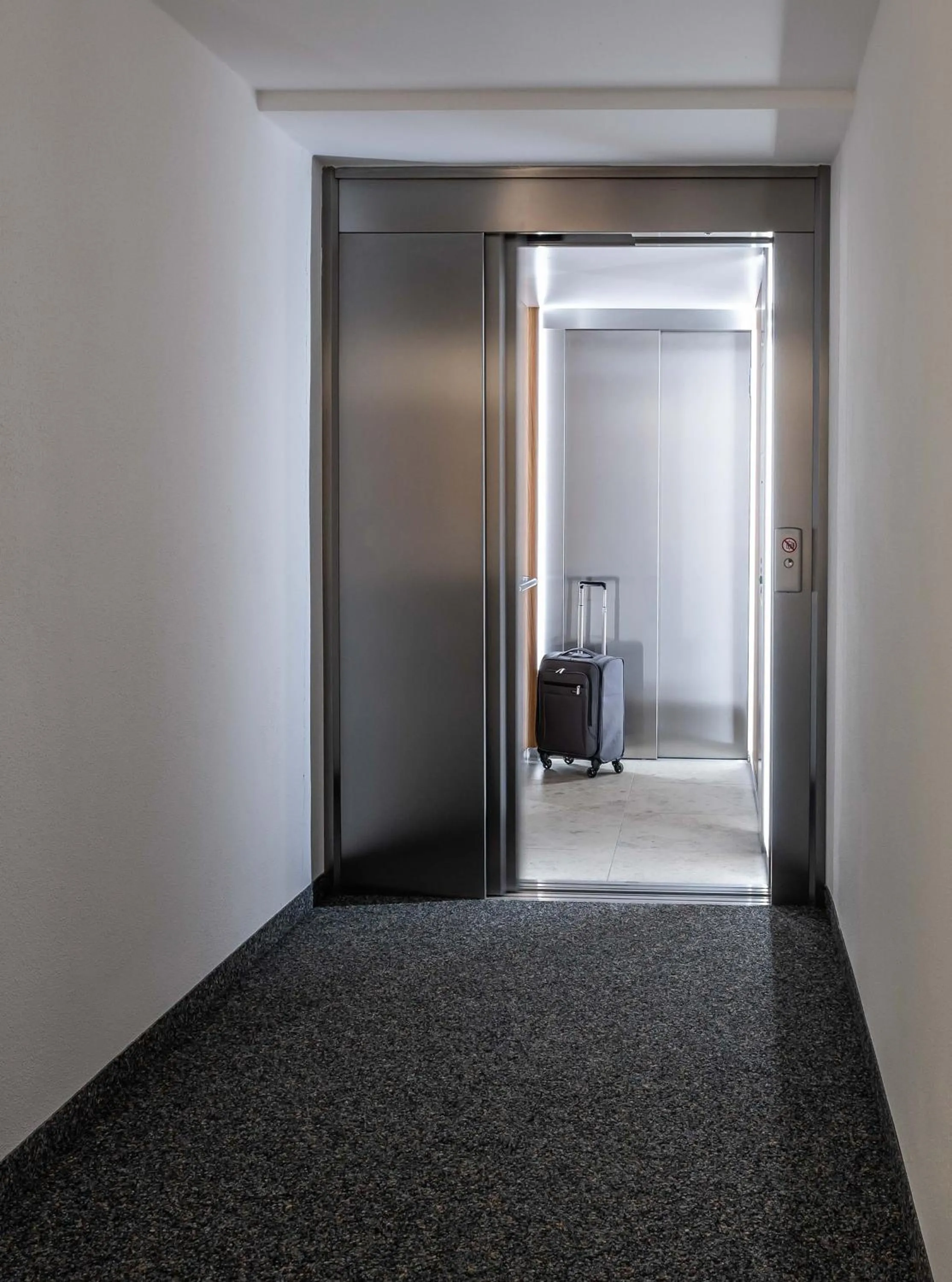 elevator in Hotel Gasthof Rosenwirt