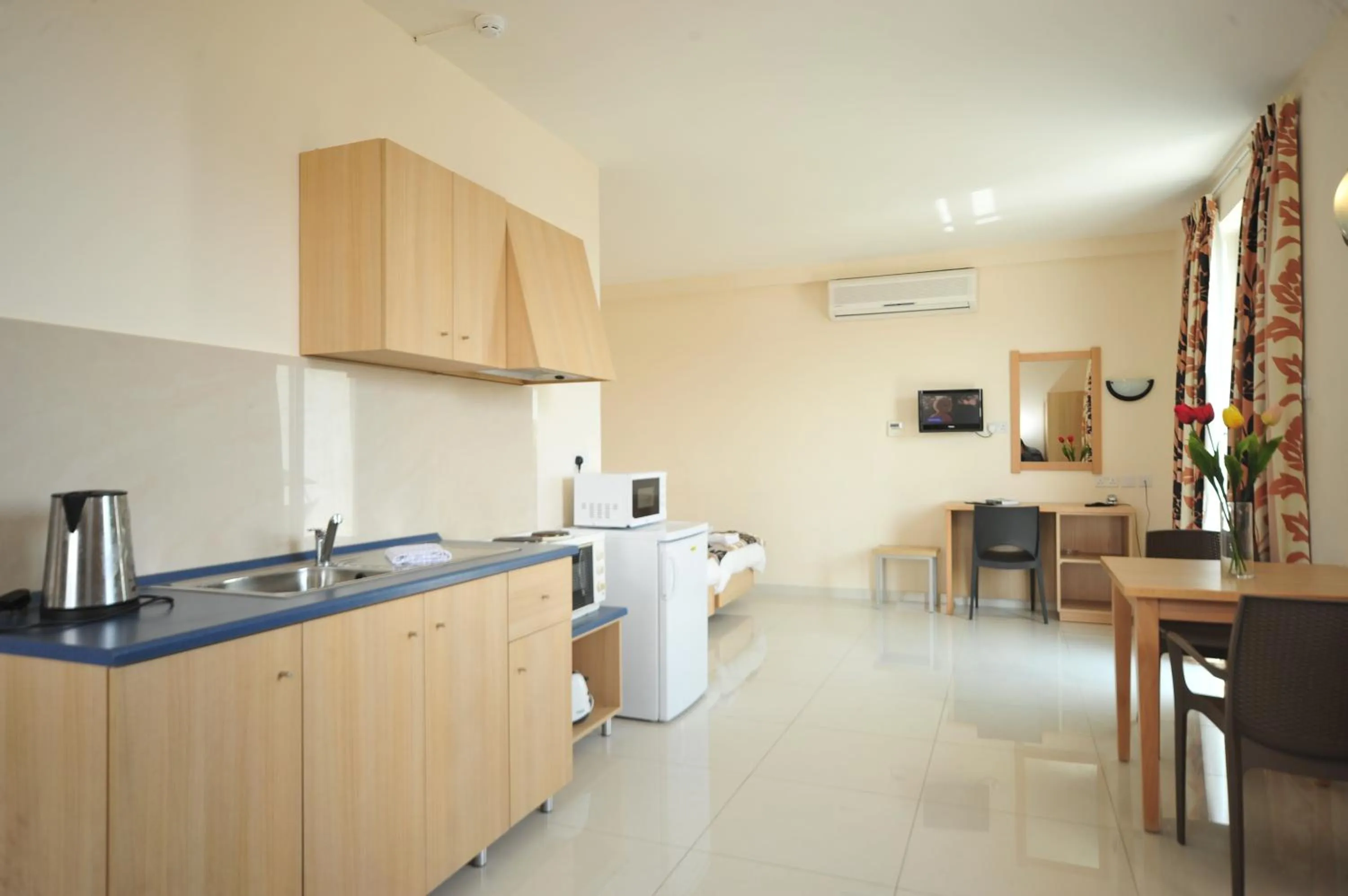 Coffee/tea facilities in Dean Hamlet Hotel