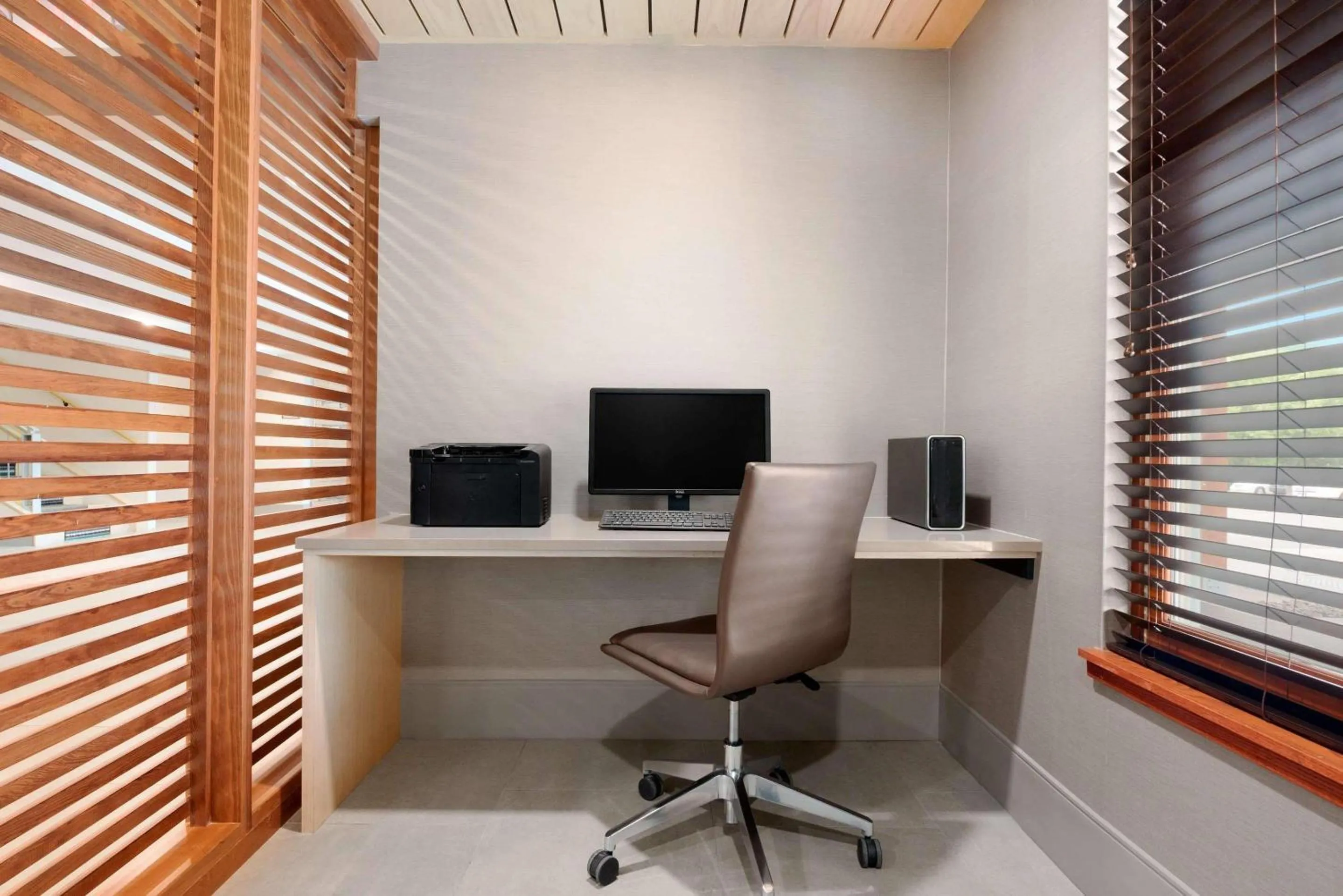 Business facilities in Country Inn & Suites by Radisson, Minneapolis West, MN