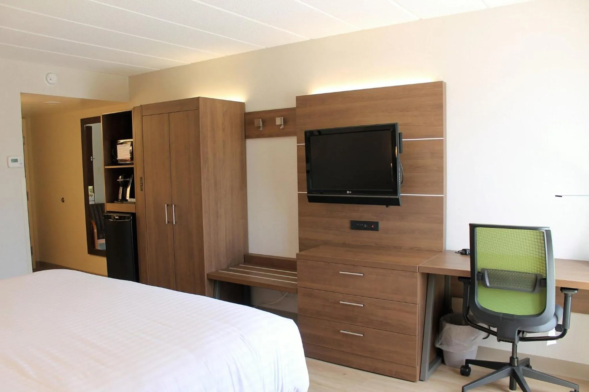 Photo of the whole room, Bed in Holiday Inn Express Hotel & Suites Charlottetown by IHG