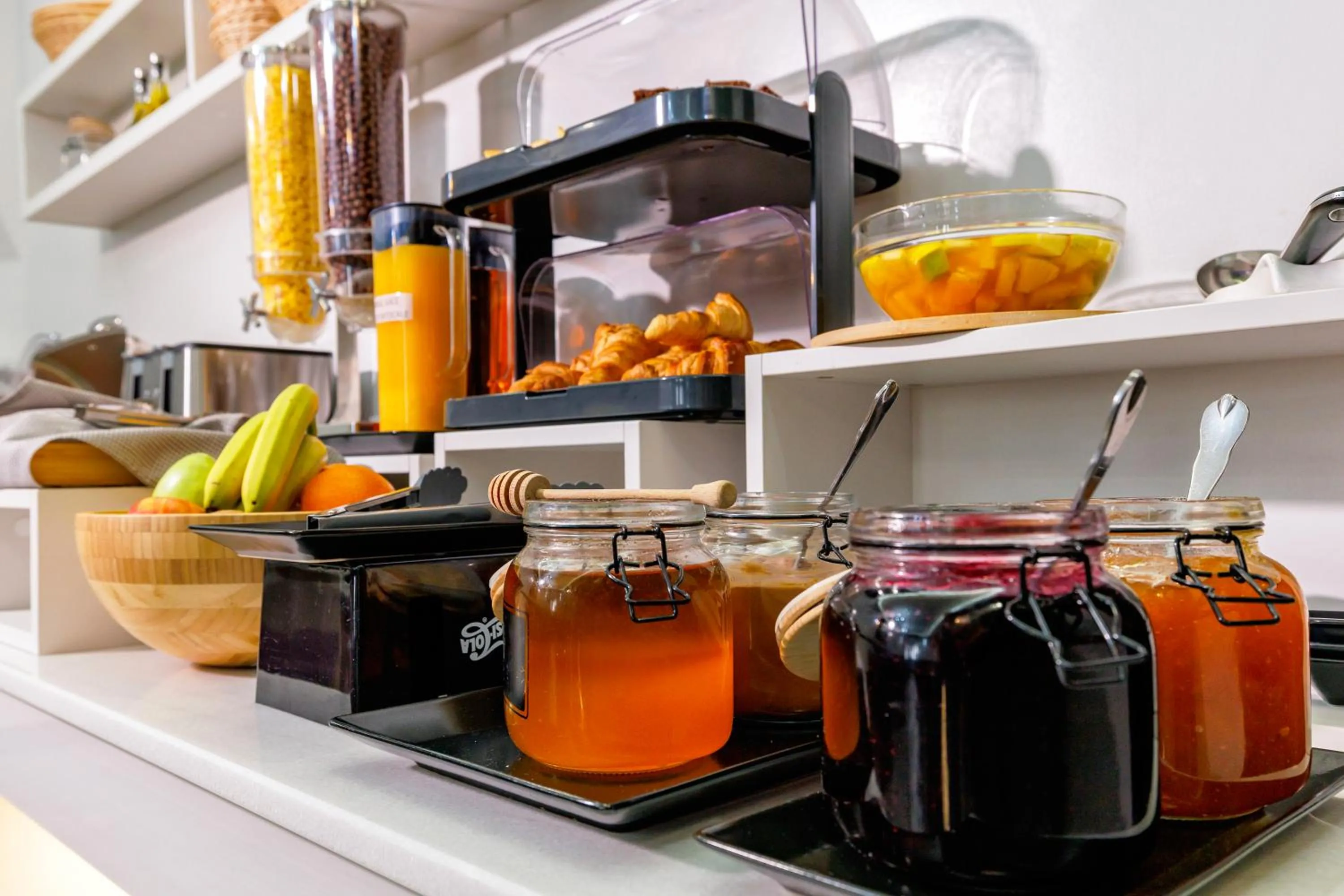 Food and drinks in La Strada Boutique Villa