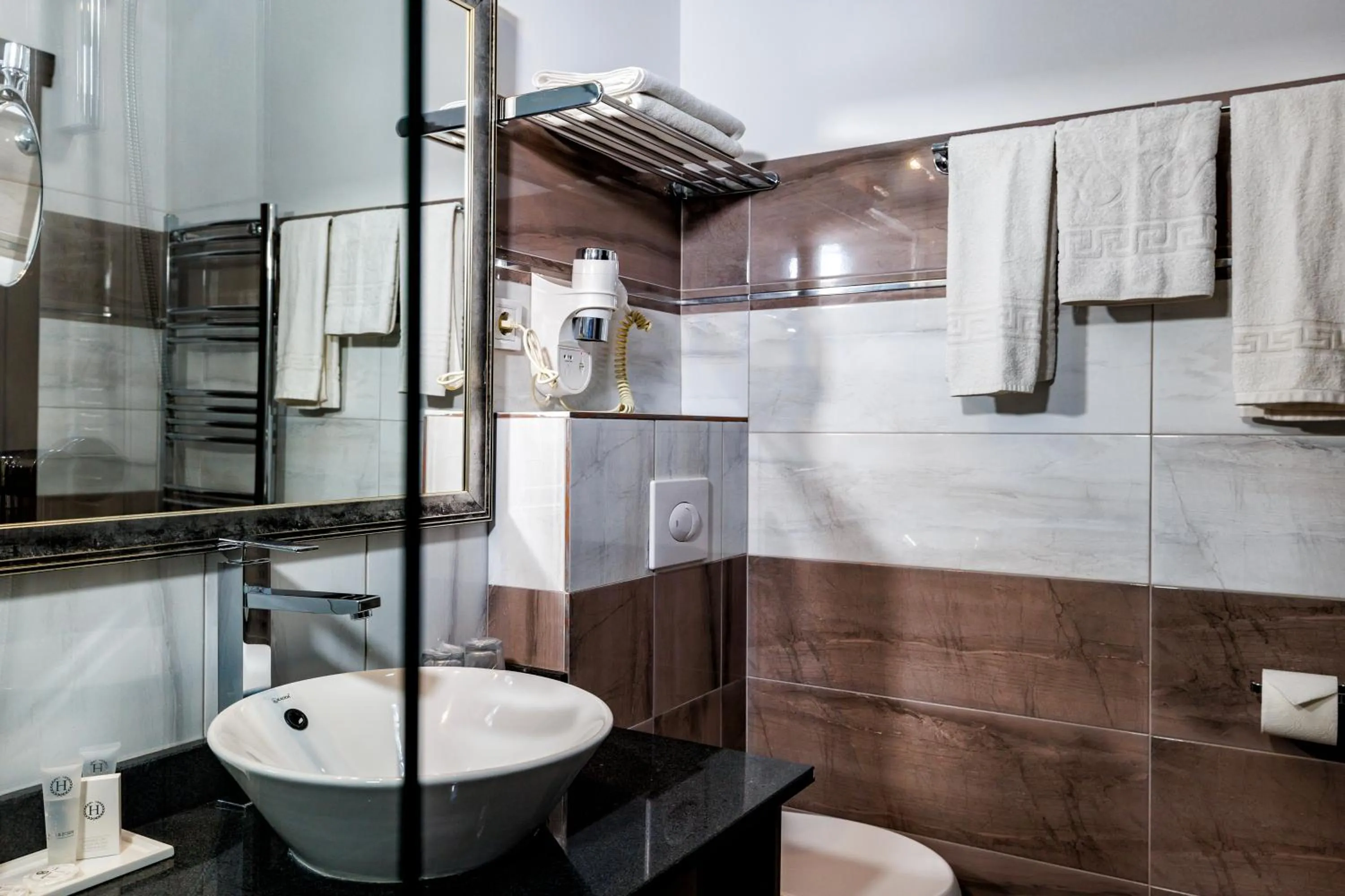 Shower in La Strada Boutique Villa