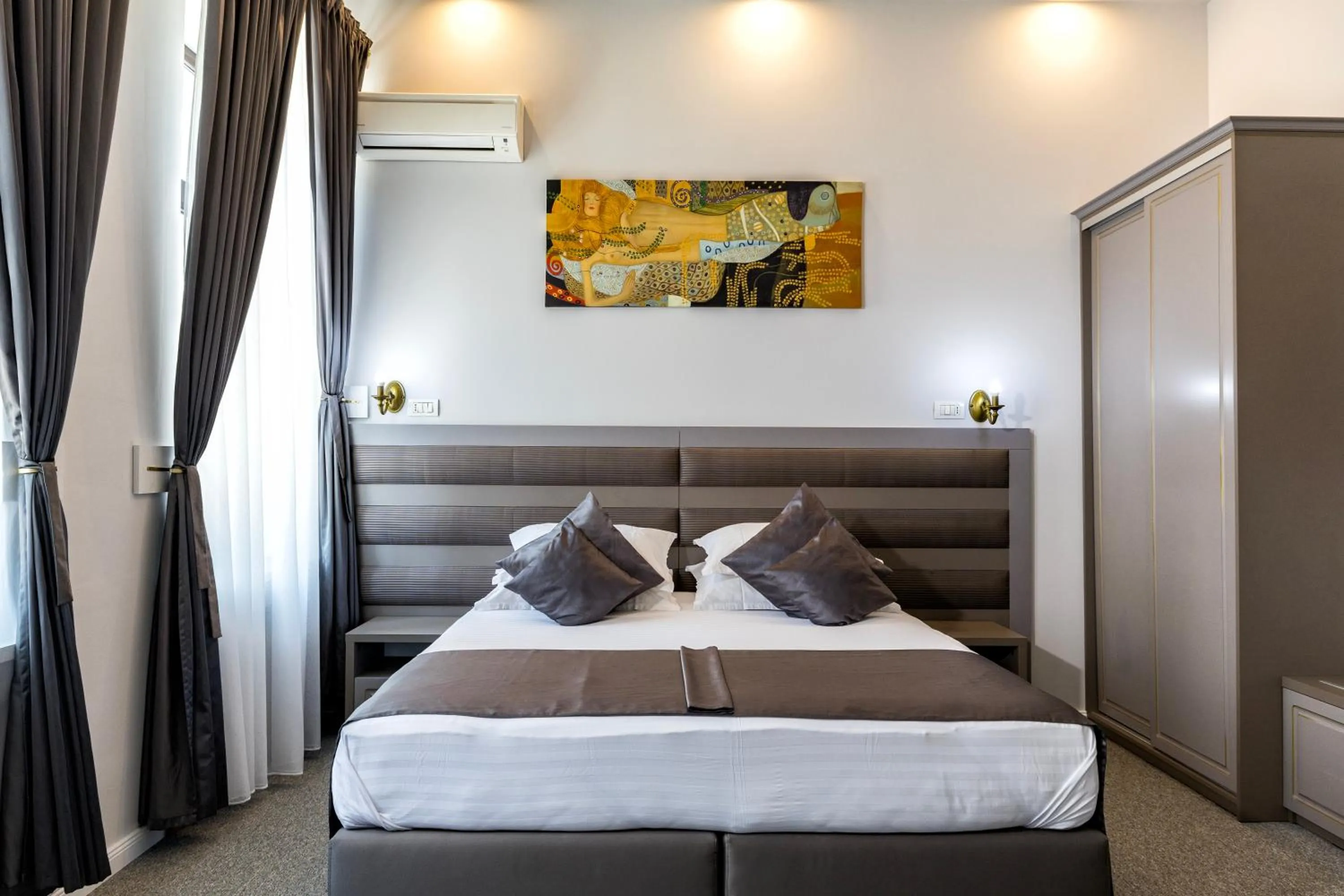 Bed in La Strada Boutique Villa