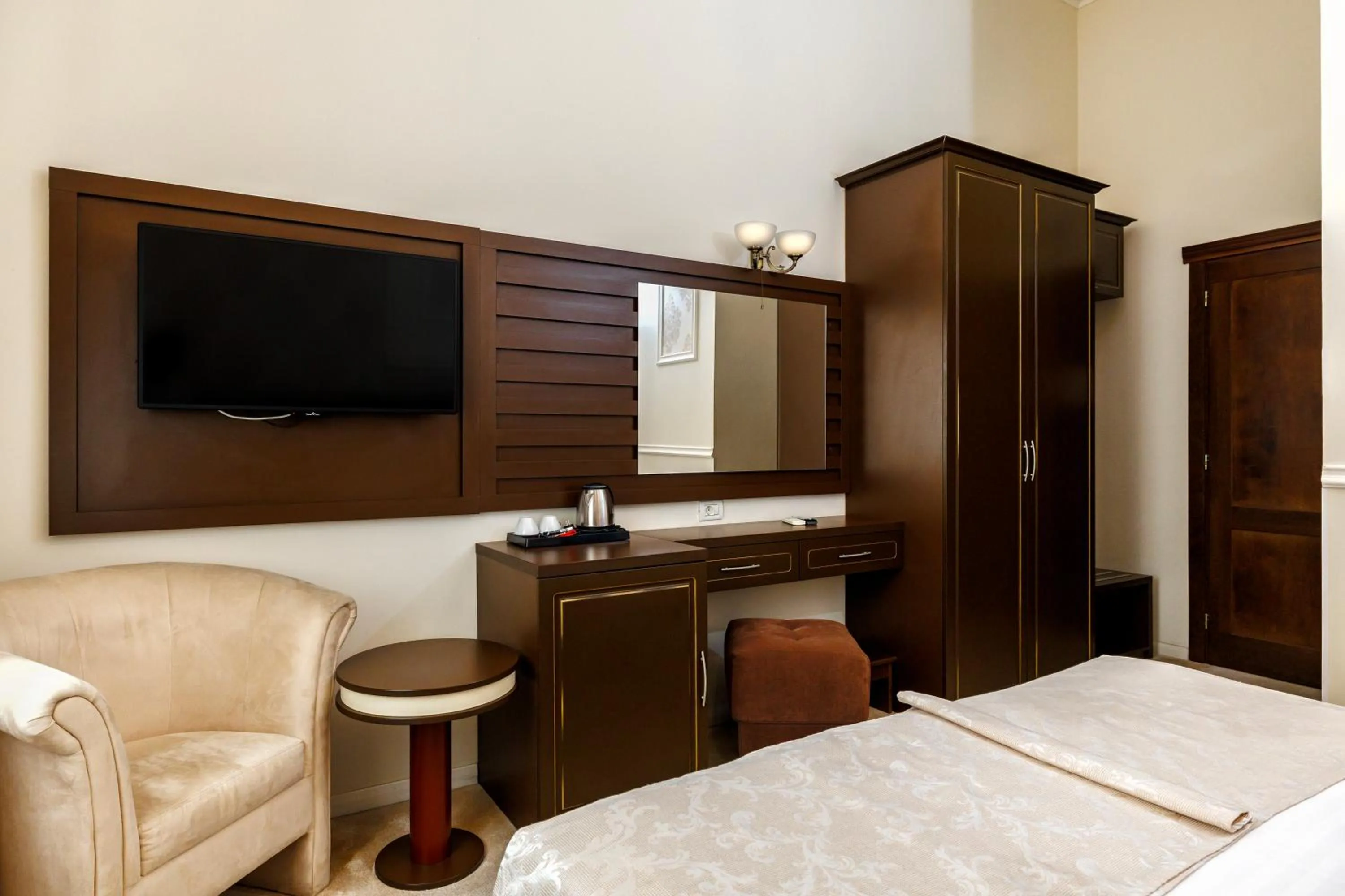 Bed in La Strada Boutique Villa