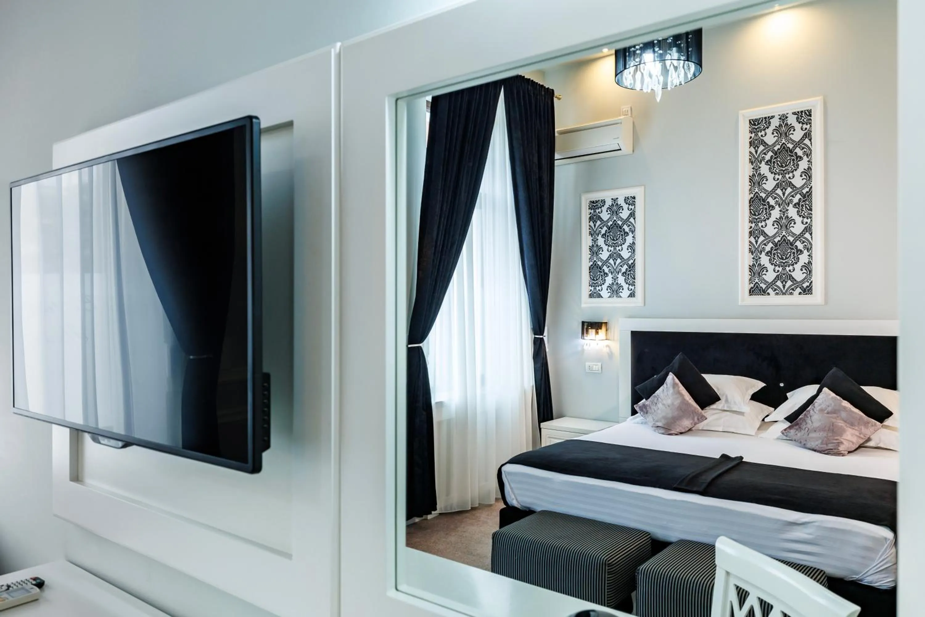 Bed in La Strada Boutique Villa