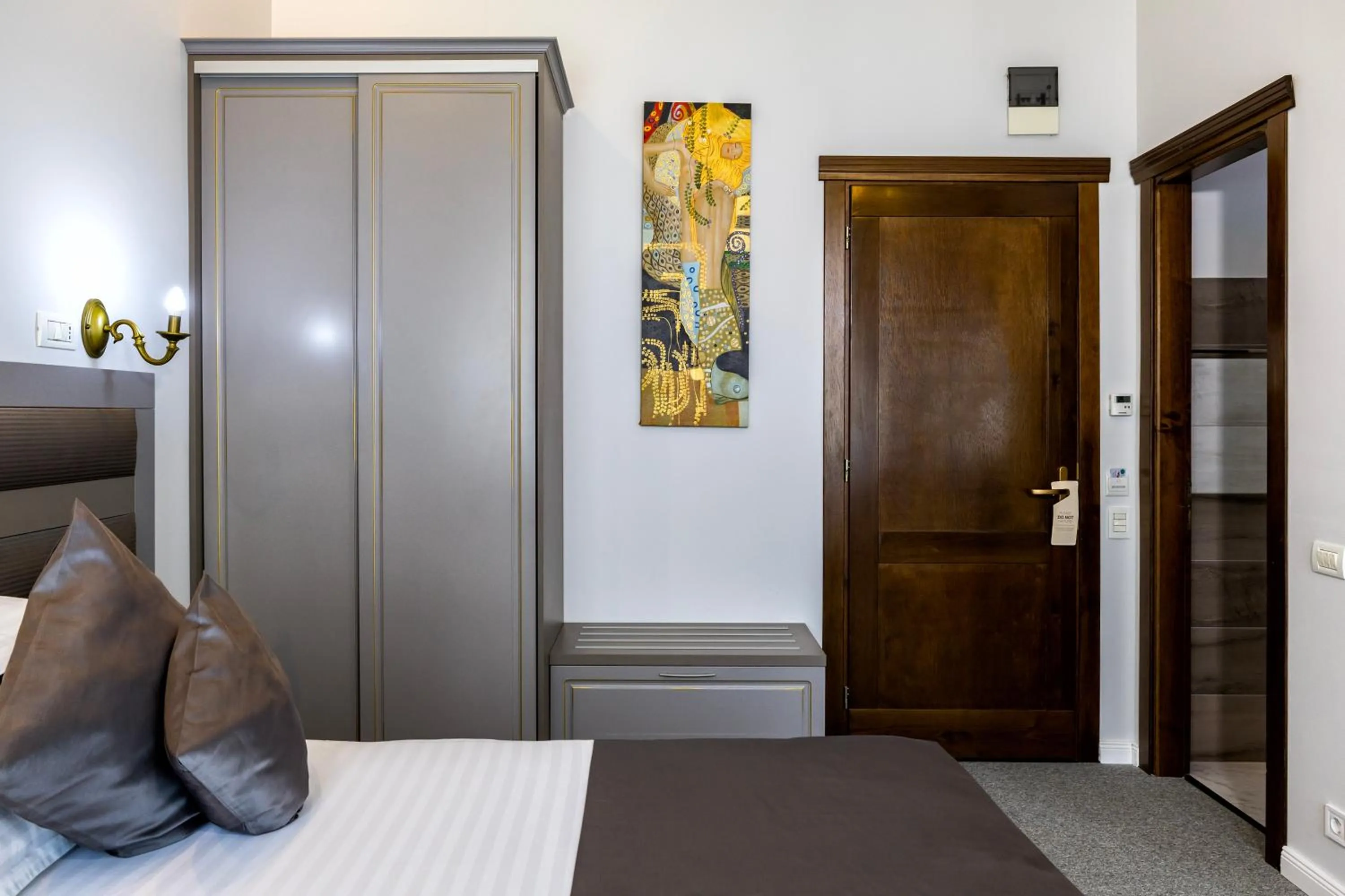 Bed in La Strada Boutique Villa