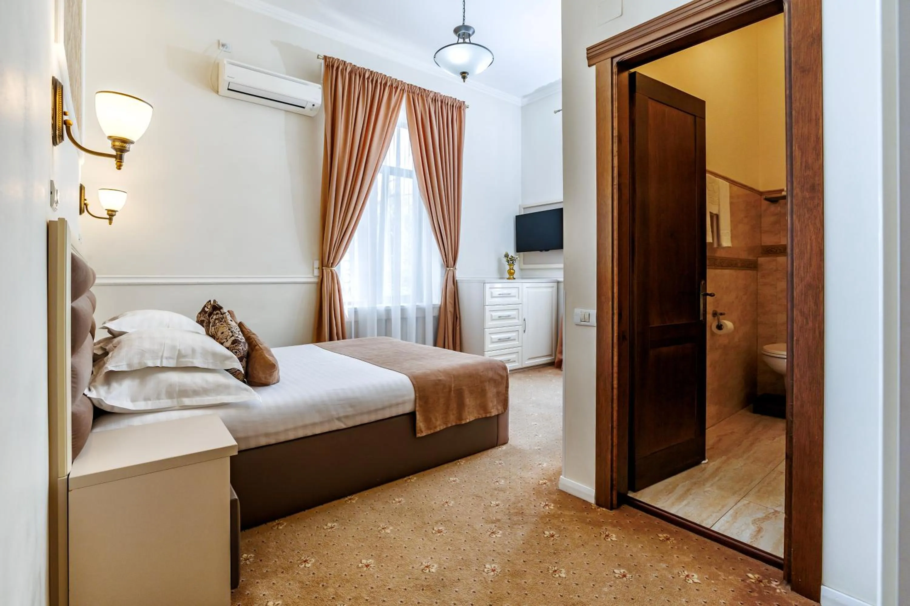 Bed in La Strada Boutique Villa