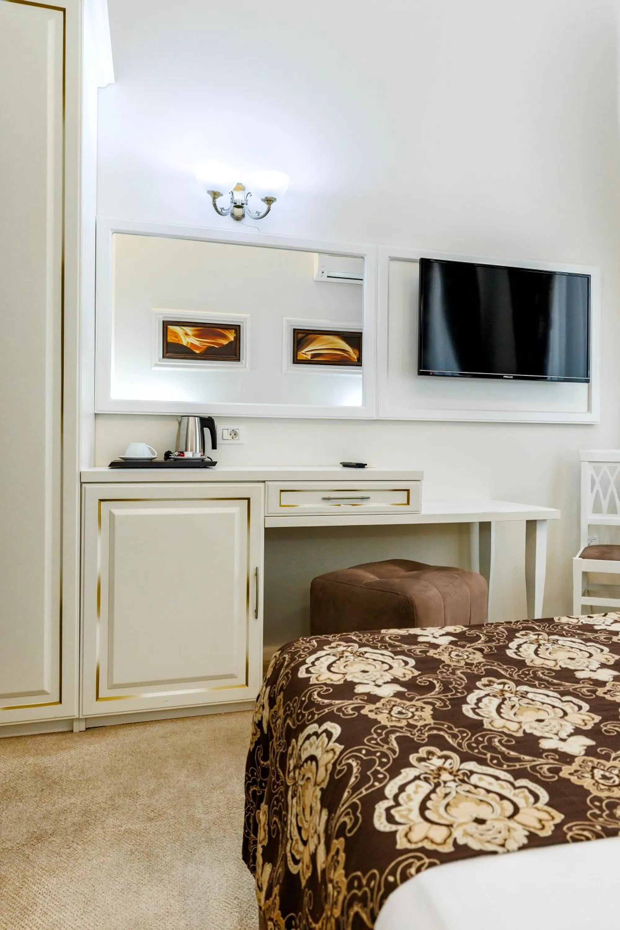 Bed in La Strada Boutique Villa