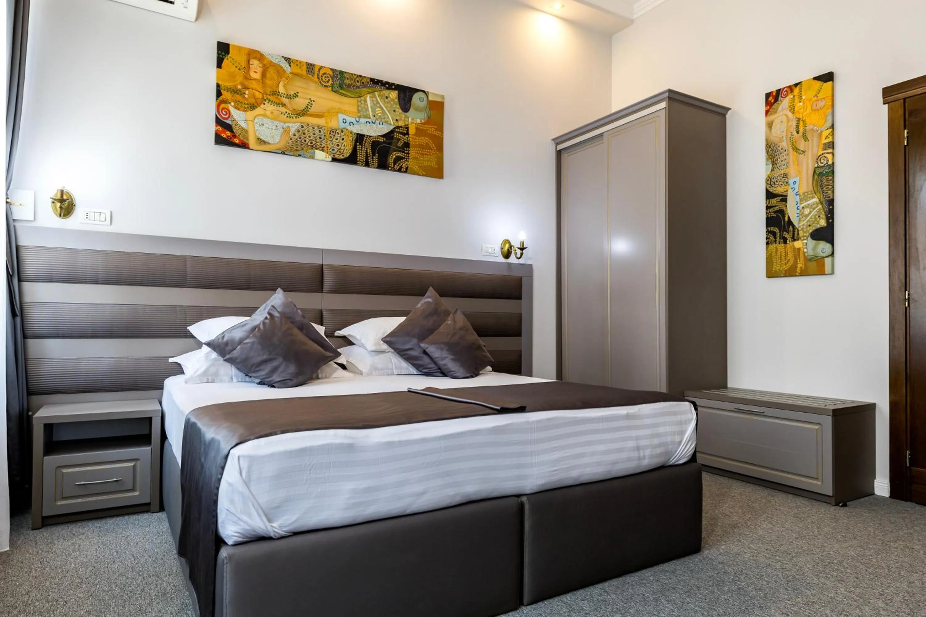 Bed in La Strada Boutique Villa