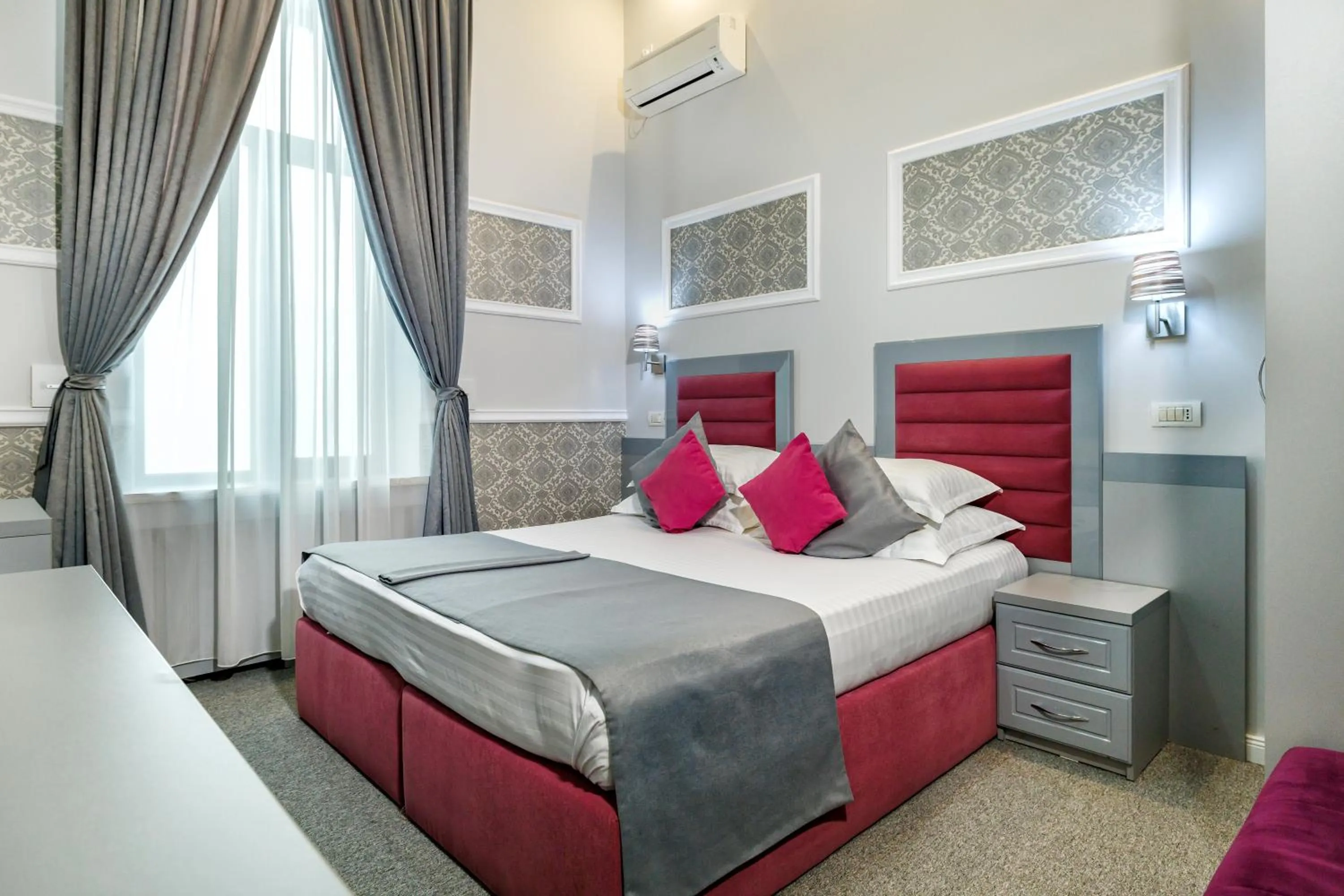 Bed in La Strada Boutique Villa