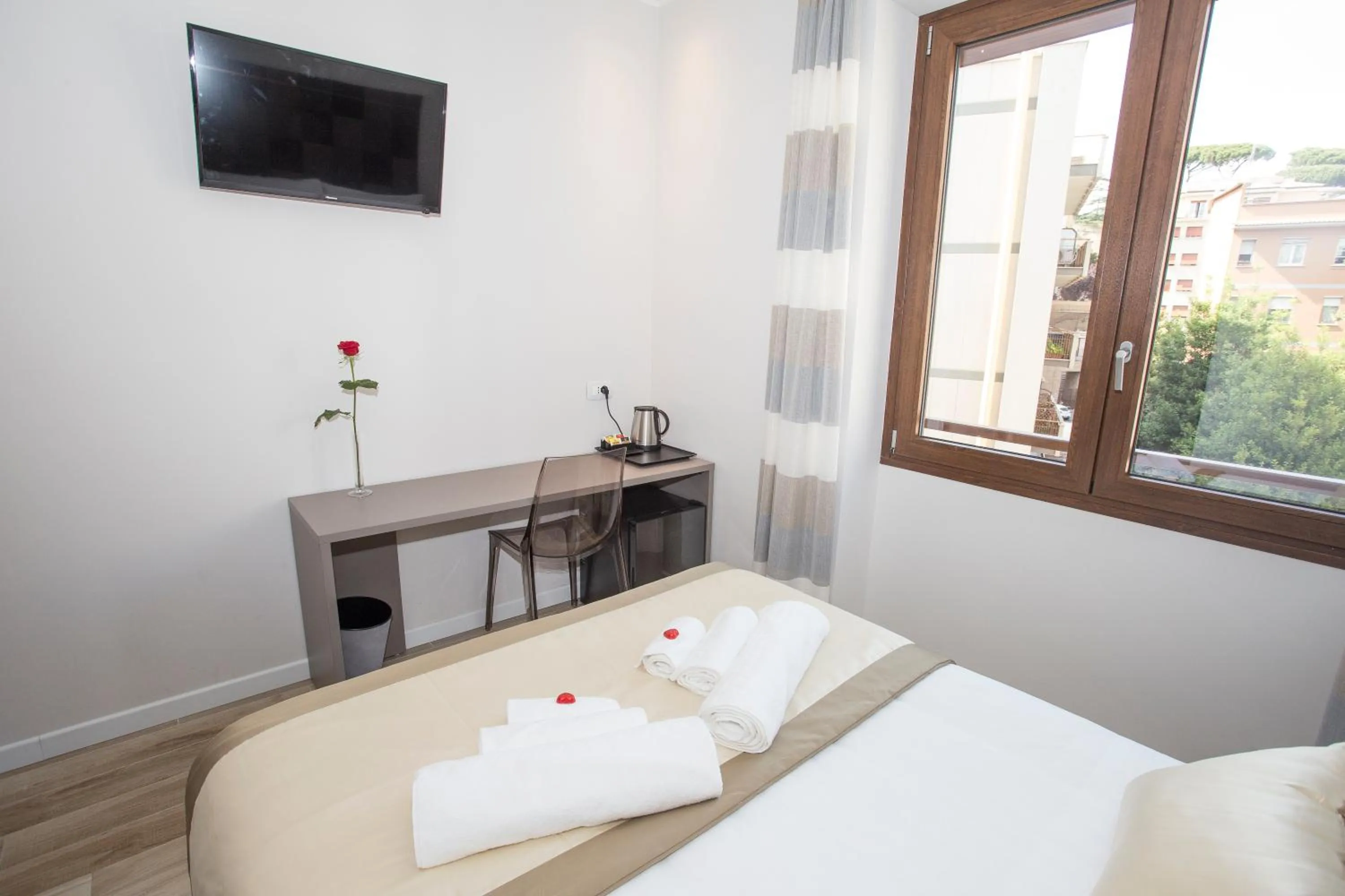 Day, Bed in Leonardo Da Vinci Guest House