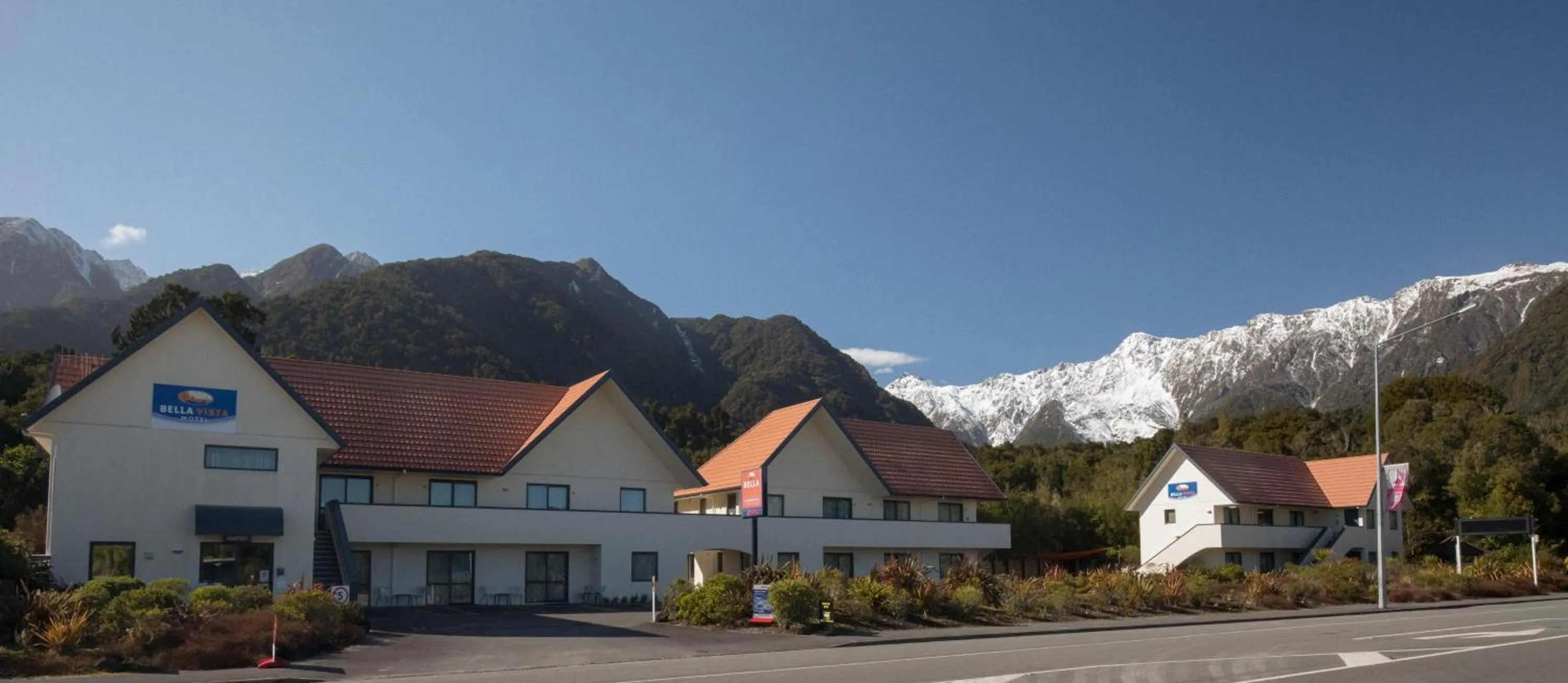 Property building in Bella Vista Motel Fox Glacier