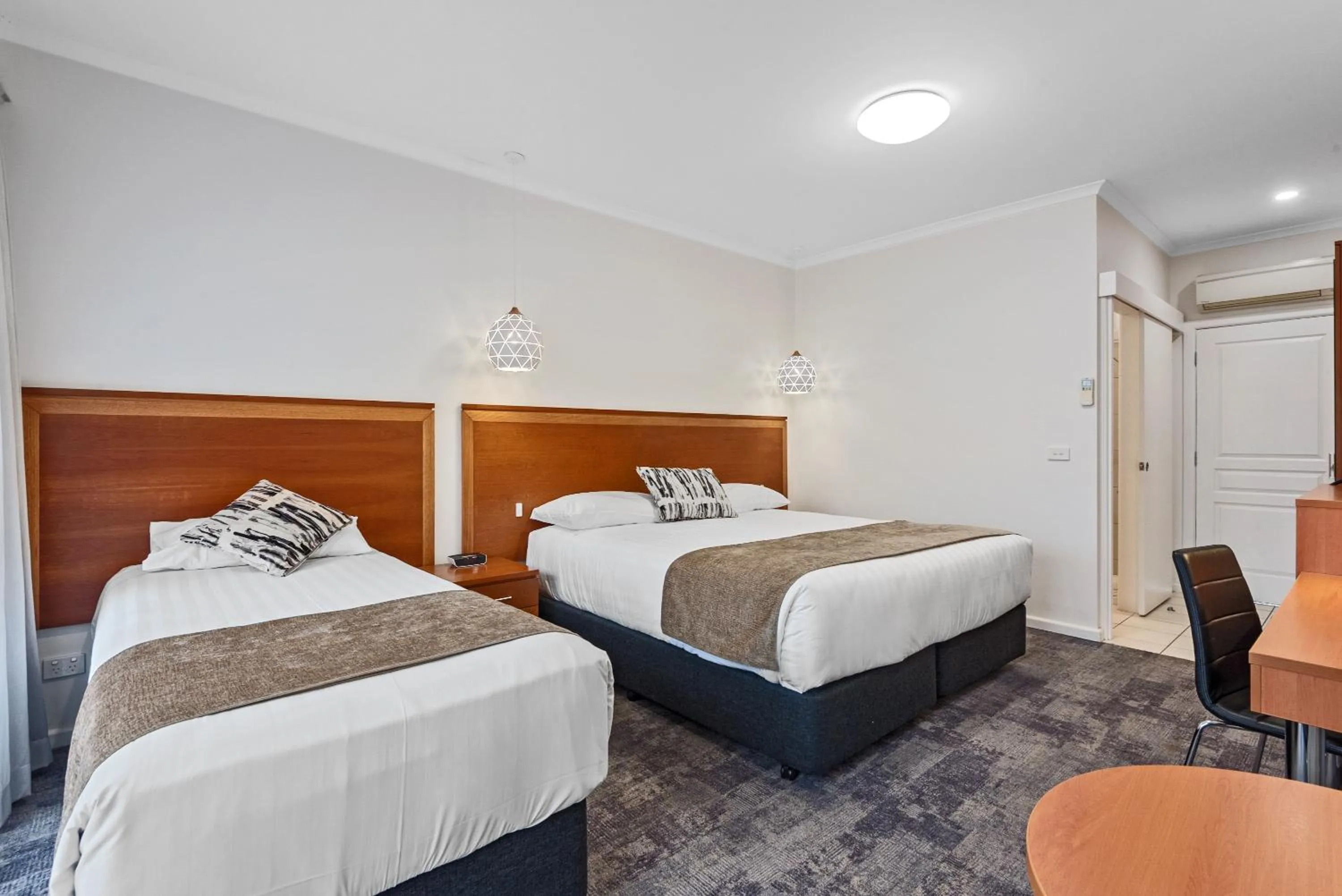 Bedroom, Bed in Comfort Inn Deakin Palms