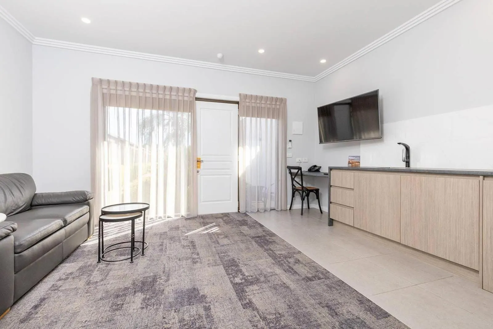 Bedroom in Comfort Inn Deakin Palms