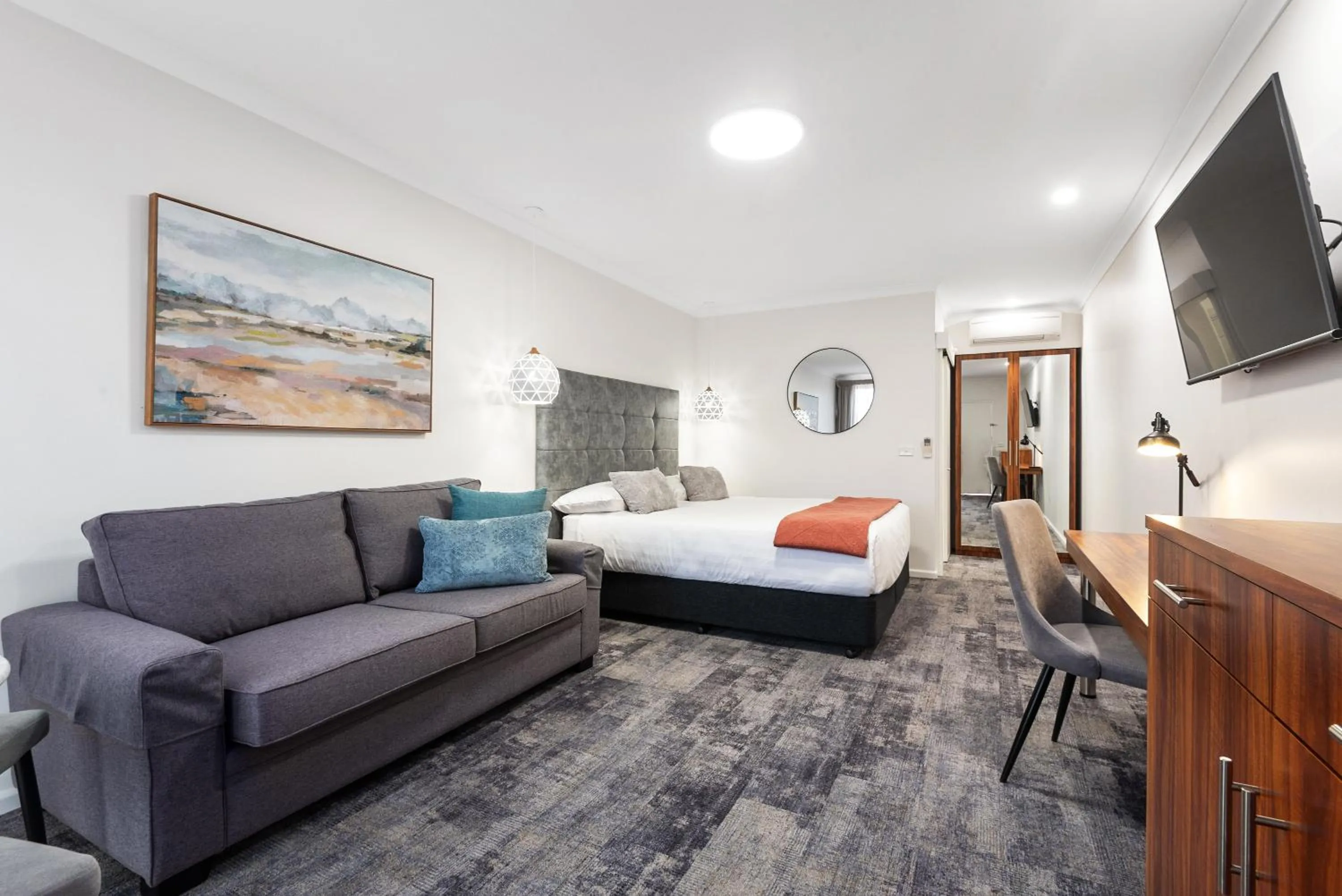 Bedroom, Bed in Comfort Inn Deakin Palms