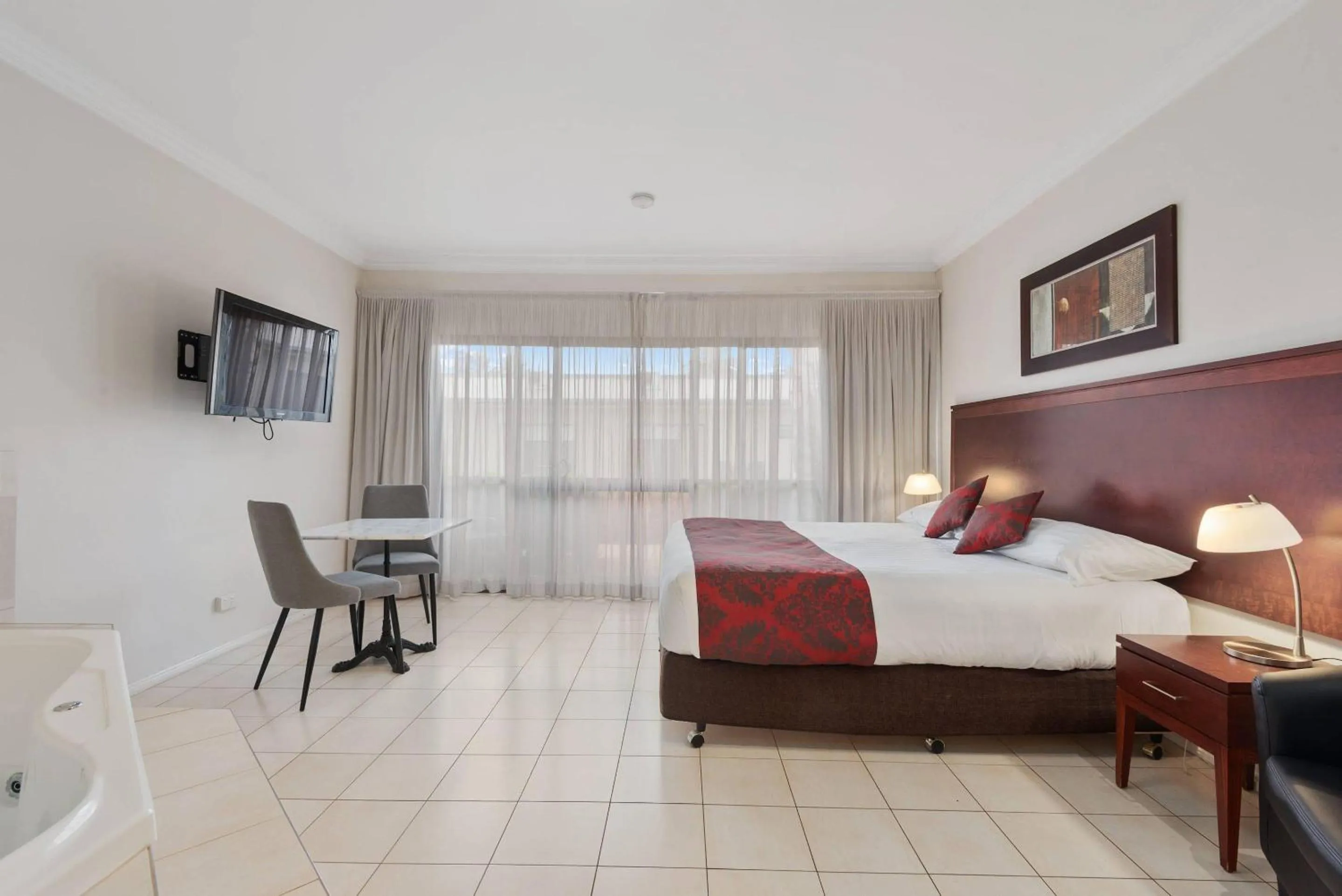 Bedroom, Bed in Comfort Inn Deakin Palms