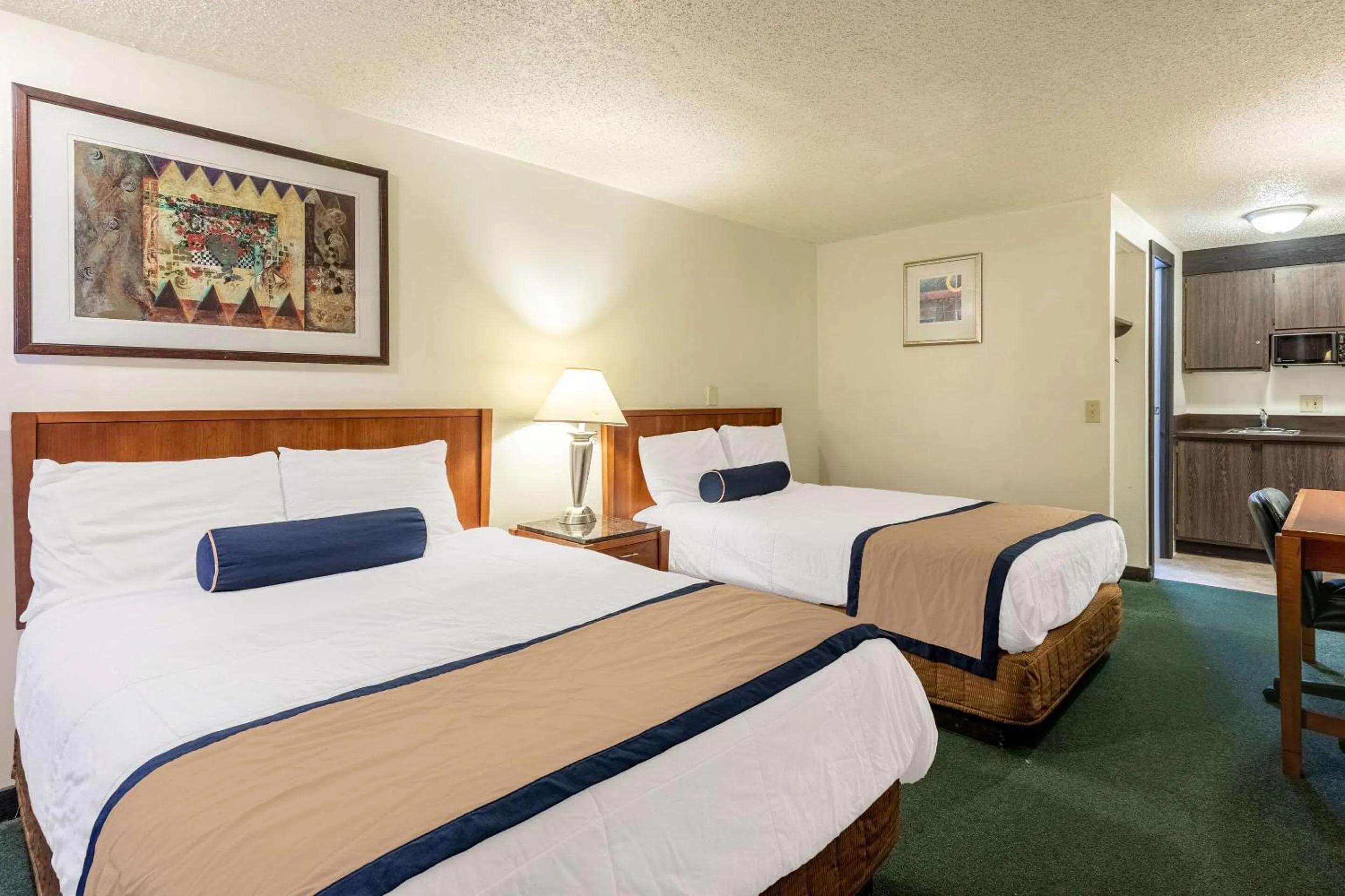 Photo of the whole room, Bed in Value Inn Kenosha I-94 - Exit 344