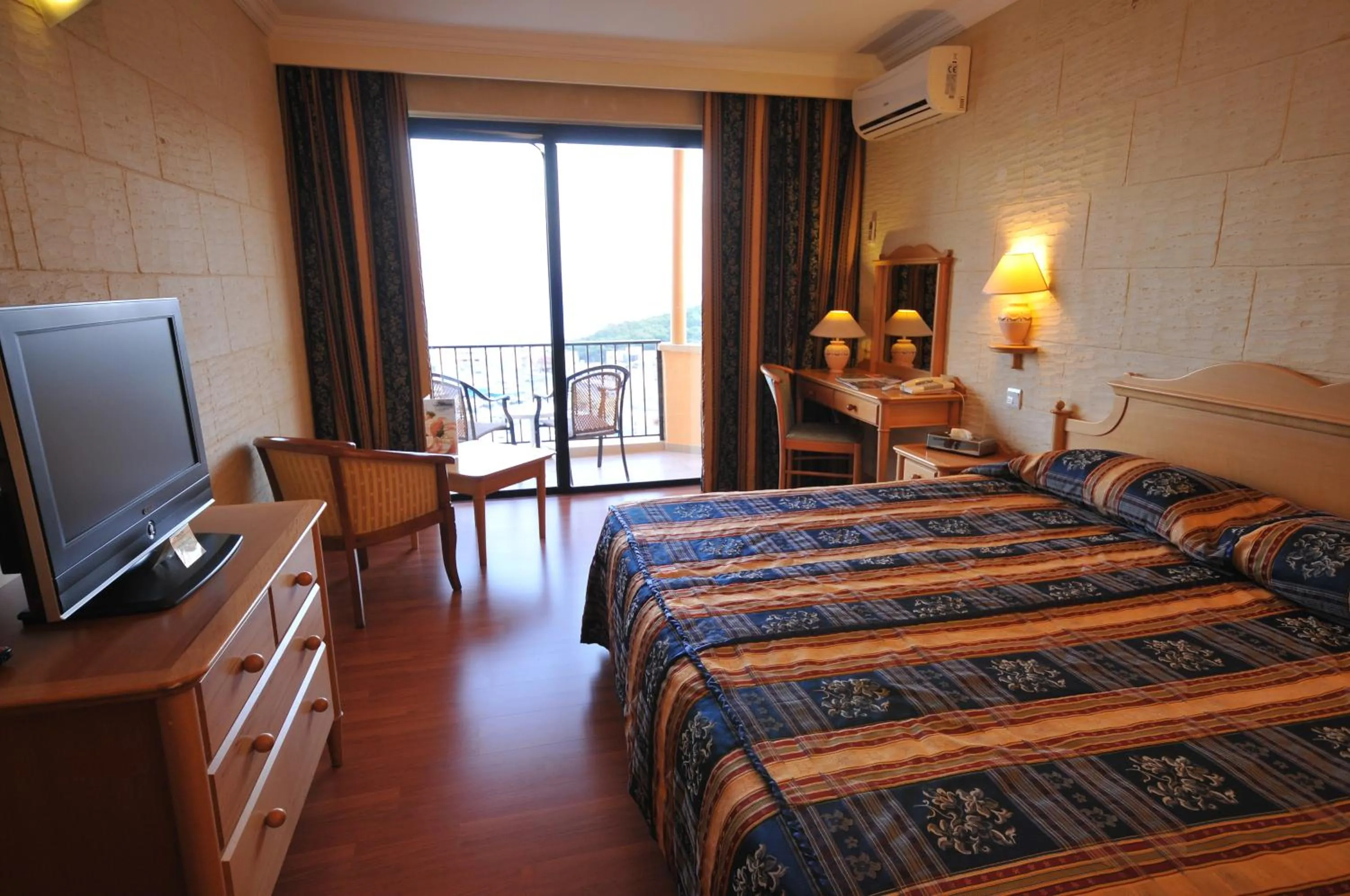 Photo of the whole room, Bed in Grand Hotel Gozo