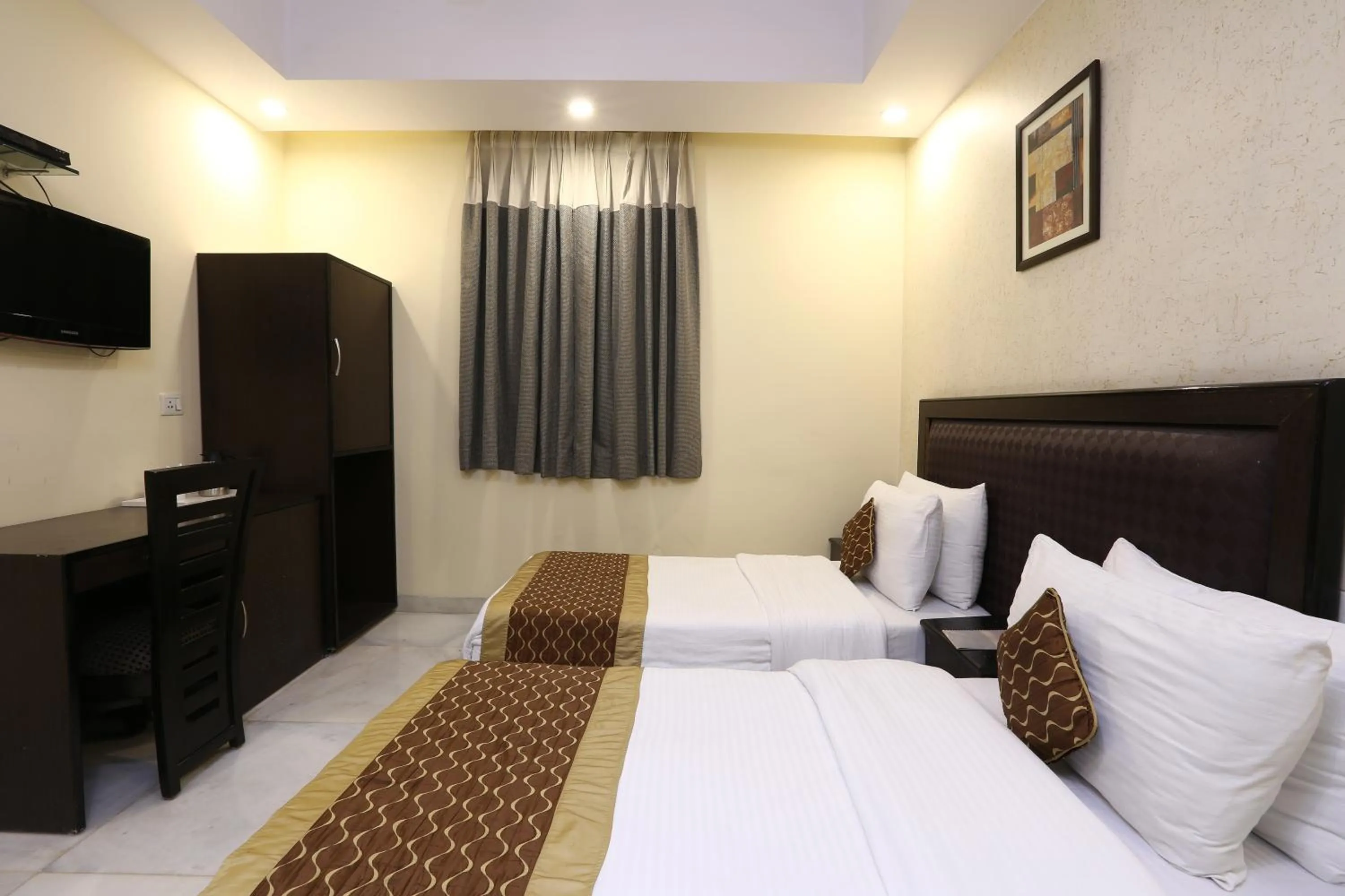 Bedroom, Bed in Hotel Kingston Park near Ganga Ram Hospital