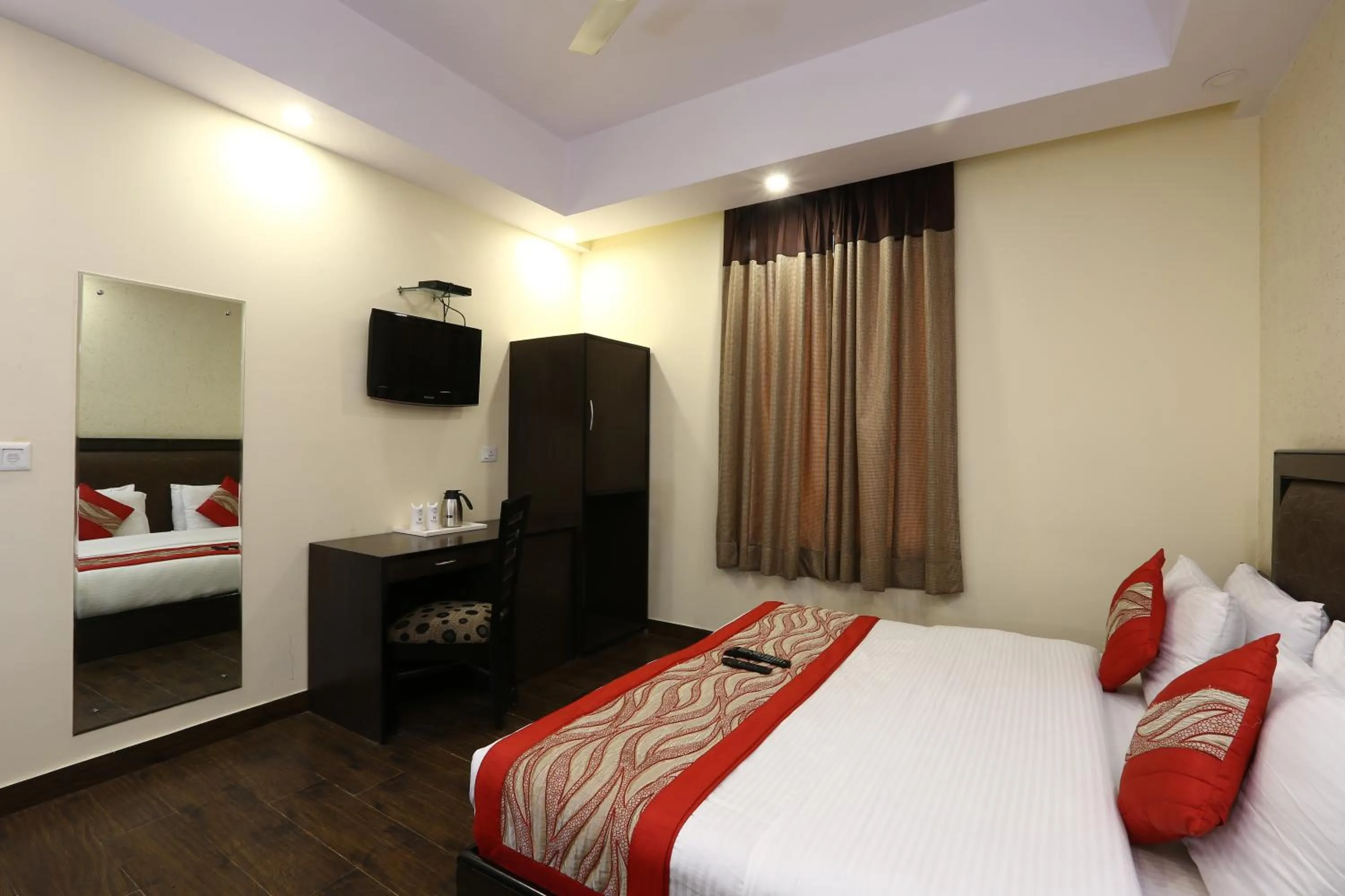 Bedroom, Bed in Hotel Kingston Park near Ganga Ram Hospital