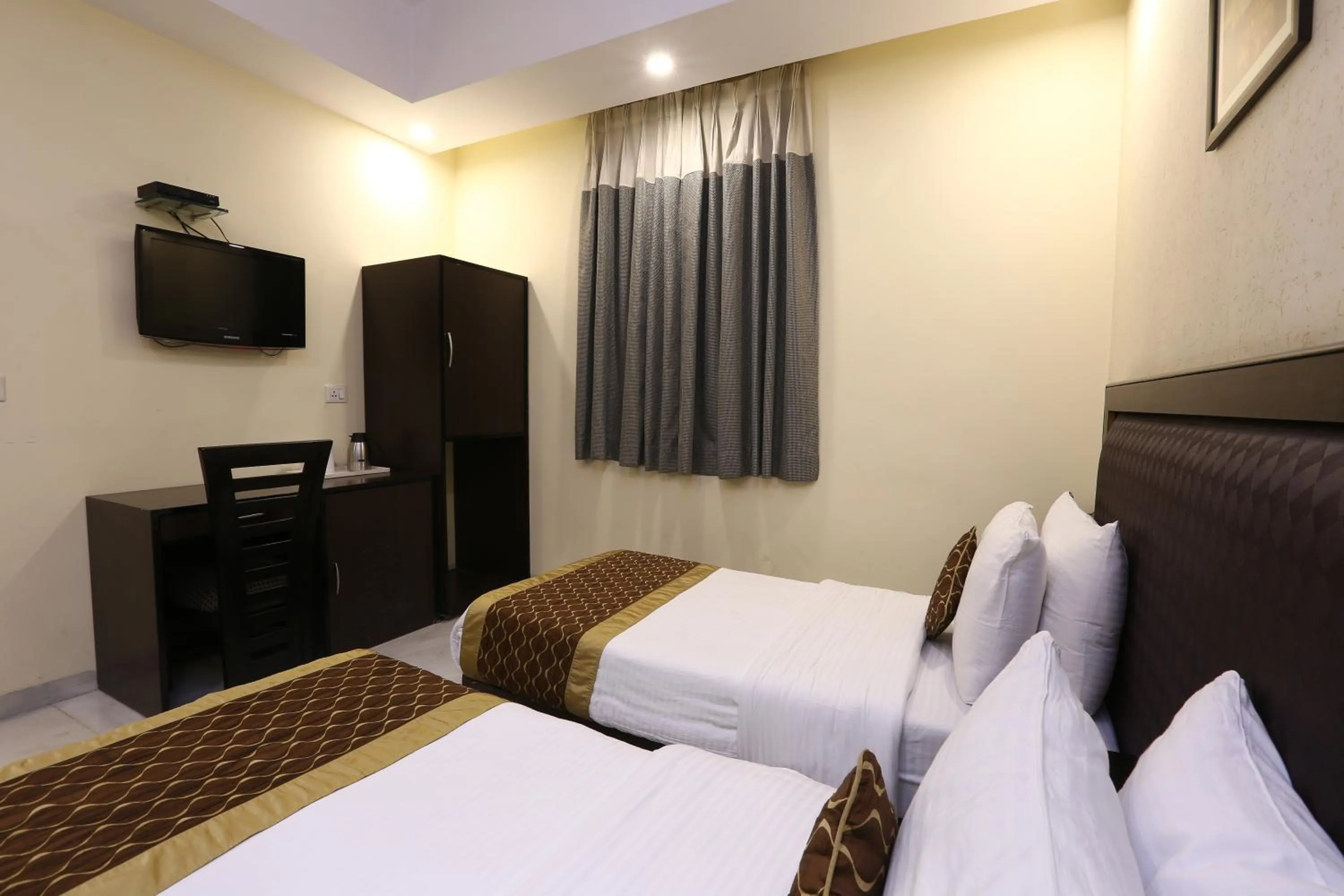 Bedroom, Bed in Hotel Kingston Park near Ganga Ram Hospital