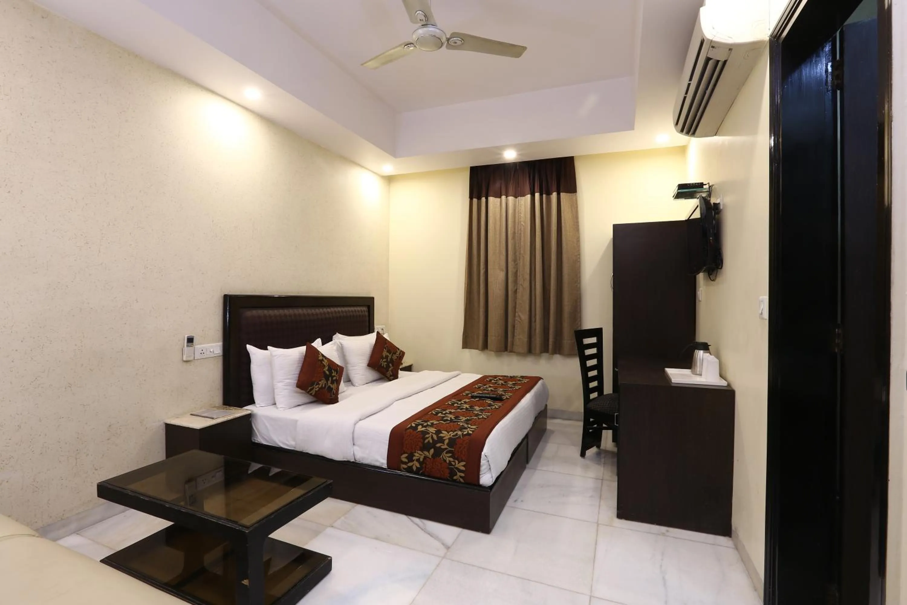 Bedroom, Bed in Hotel Kingston Park near Ganga Ram Hospital