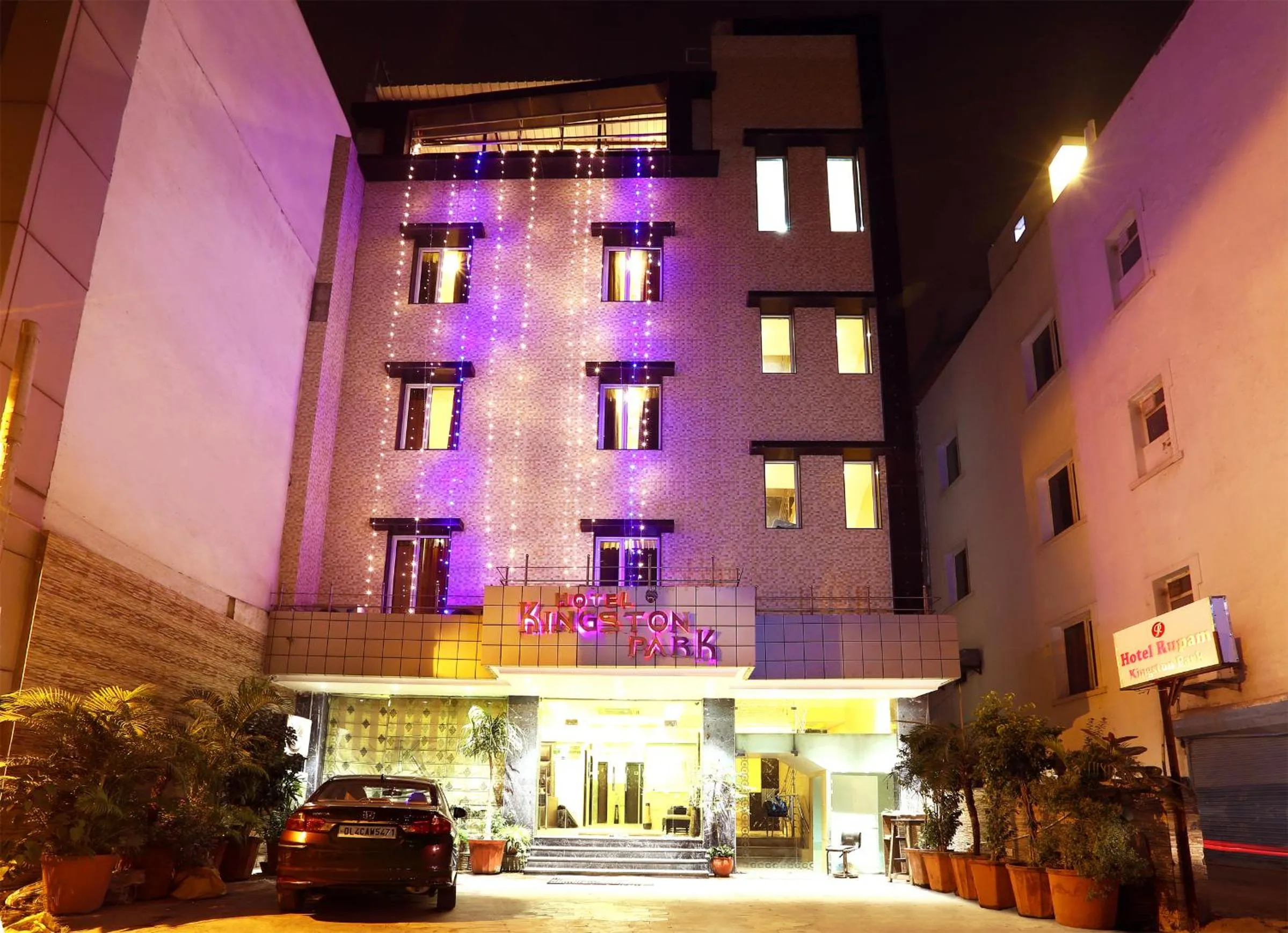 Property building in Hotel Kingston Park near Ganga Ram Hospital