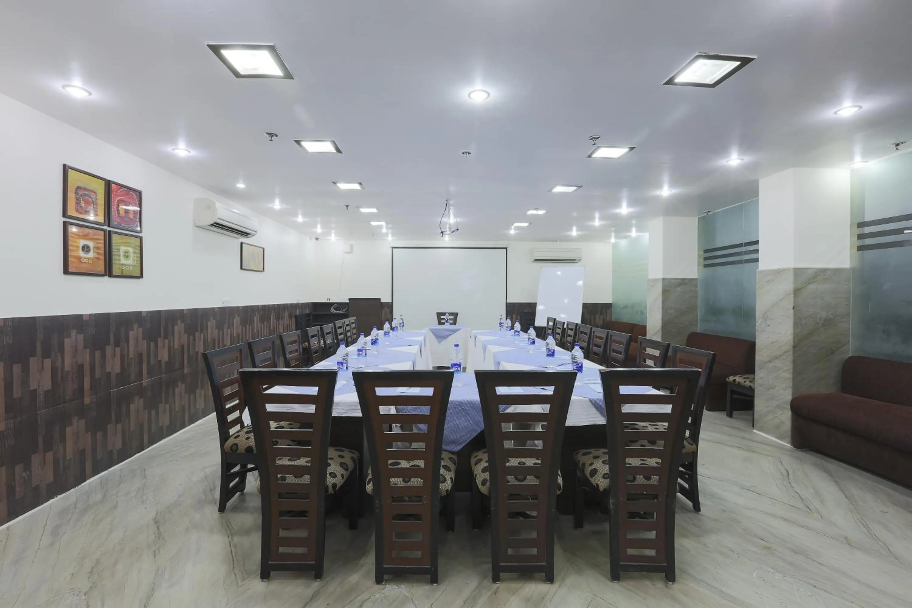 Banquet/Function facilities in Hotel Kingston Park near Ganga Ram Hospital