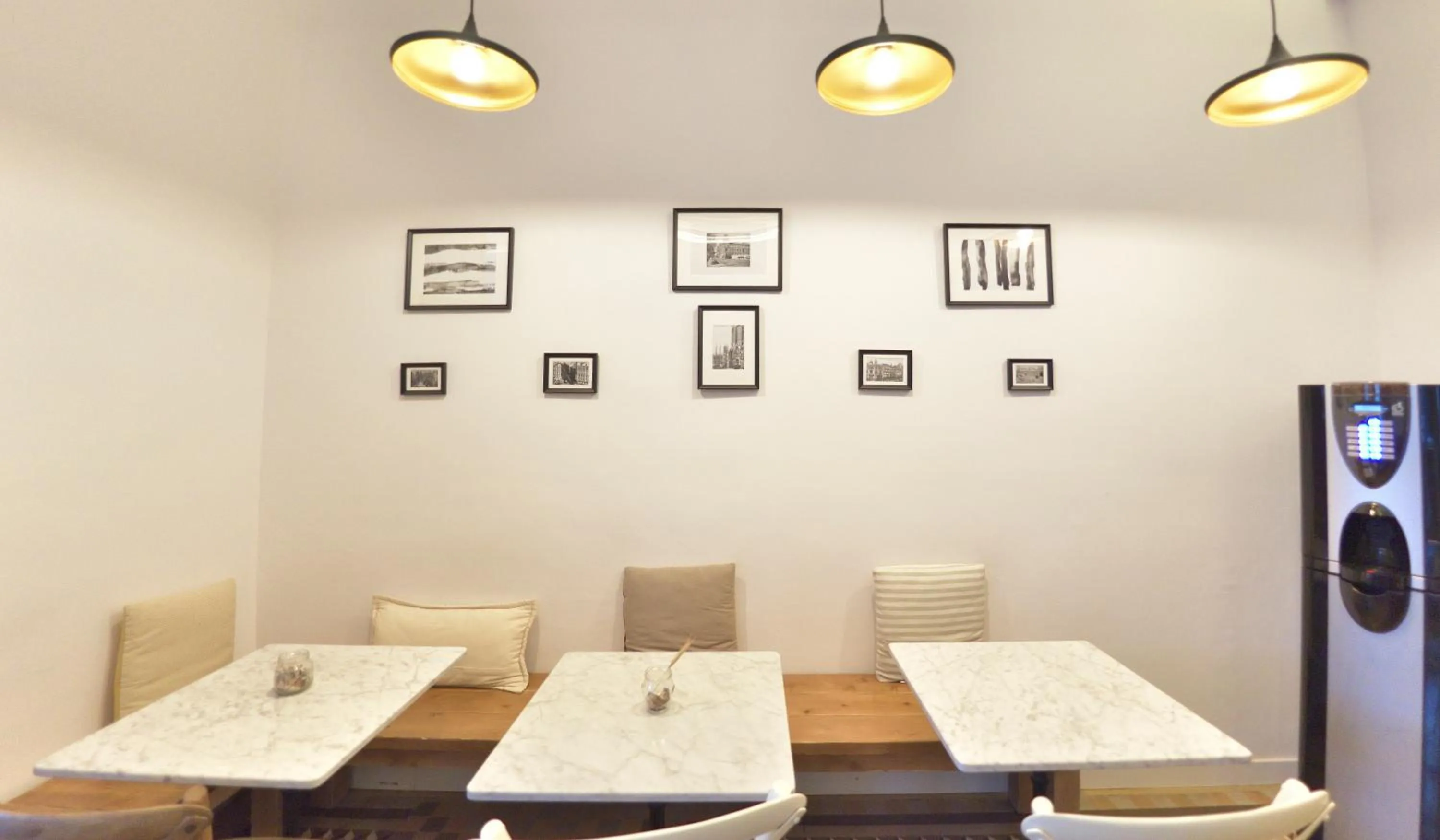 Communal lounge/ TV room in Hostal Girona