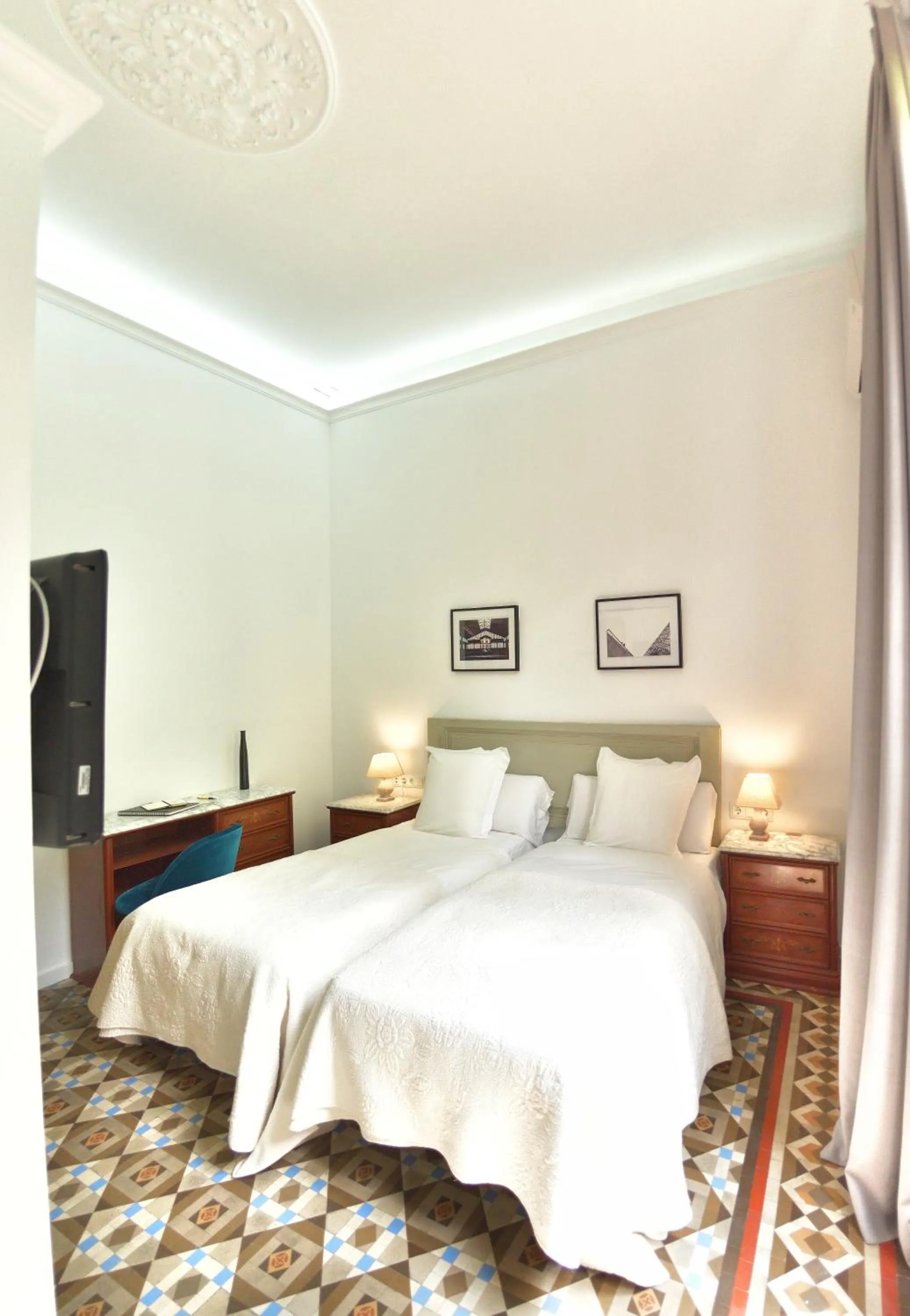 Photo of the whole room, Bed in Hostal Girona