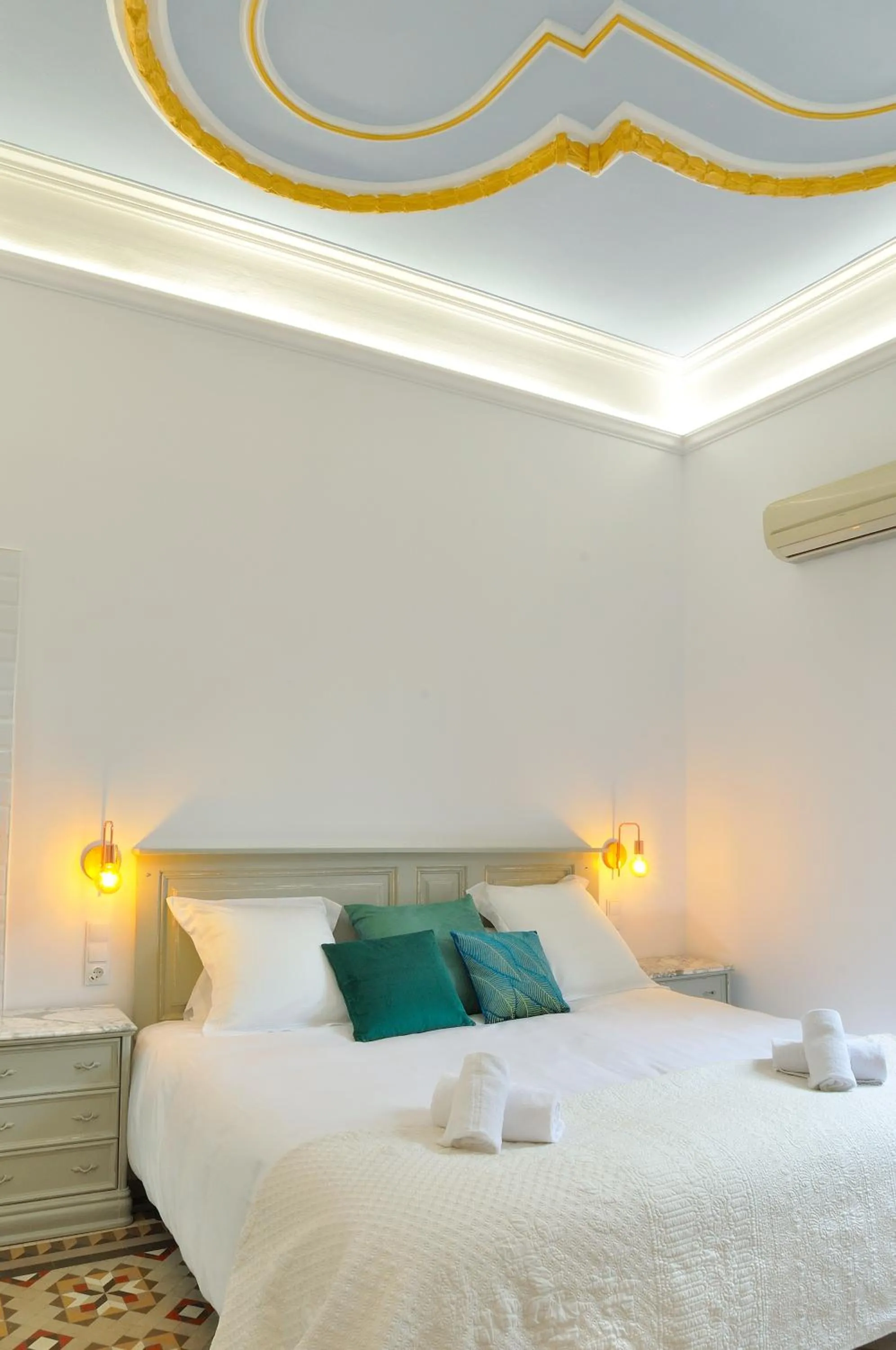 Bed in Hostal Girona