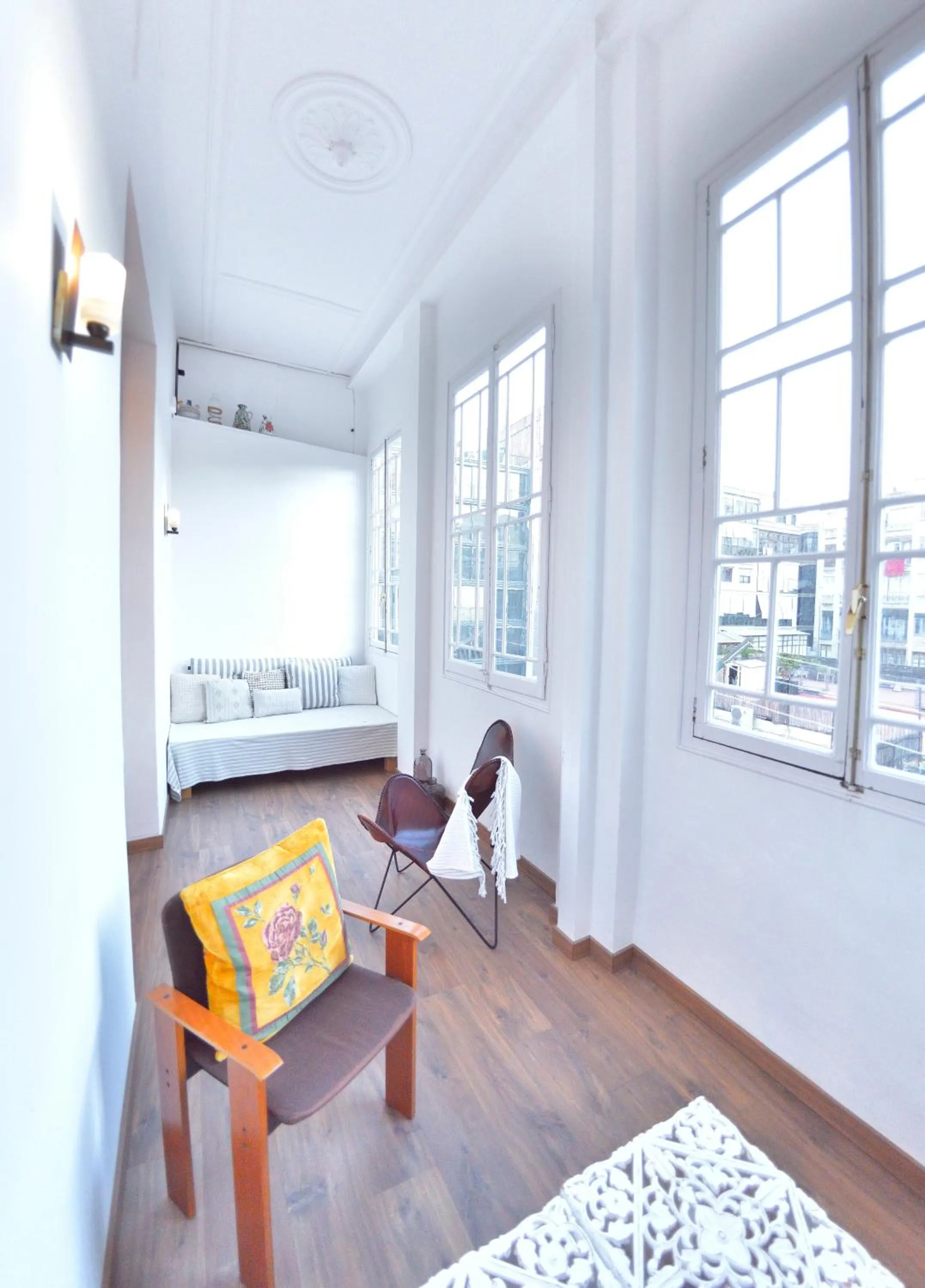 Communal lounge/ TV room in Hostal Girona