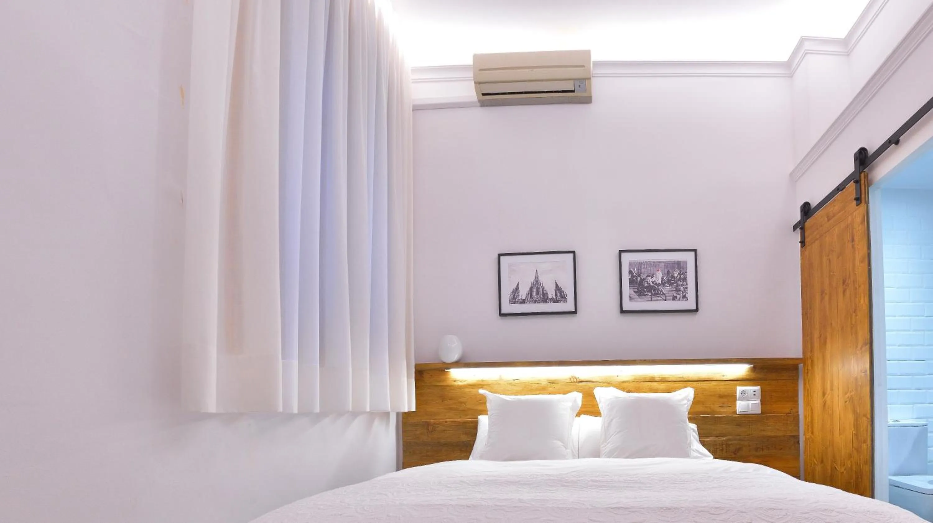 Bedroom, Bed in Hostal Girona