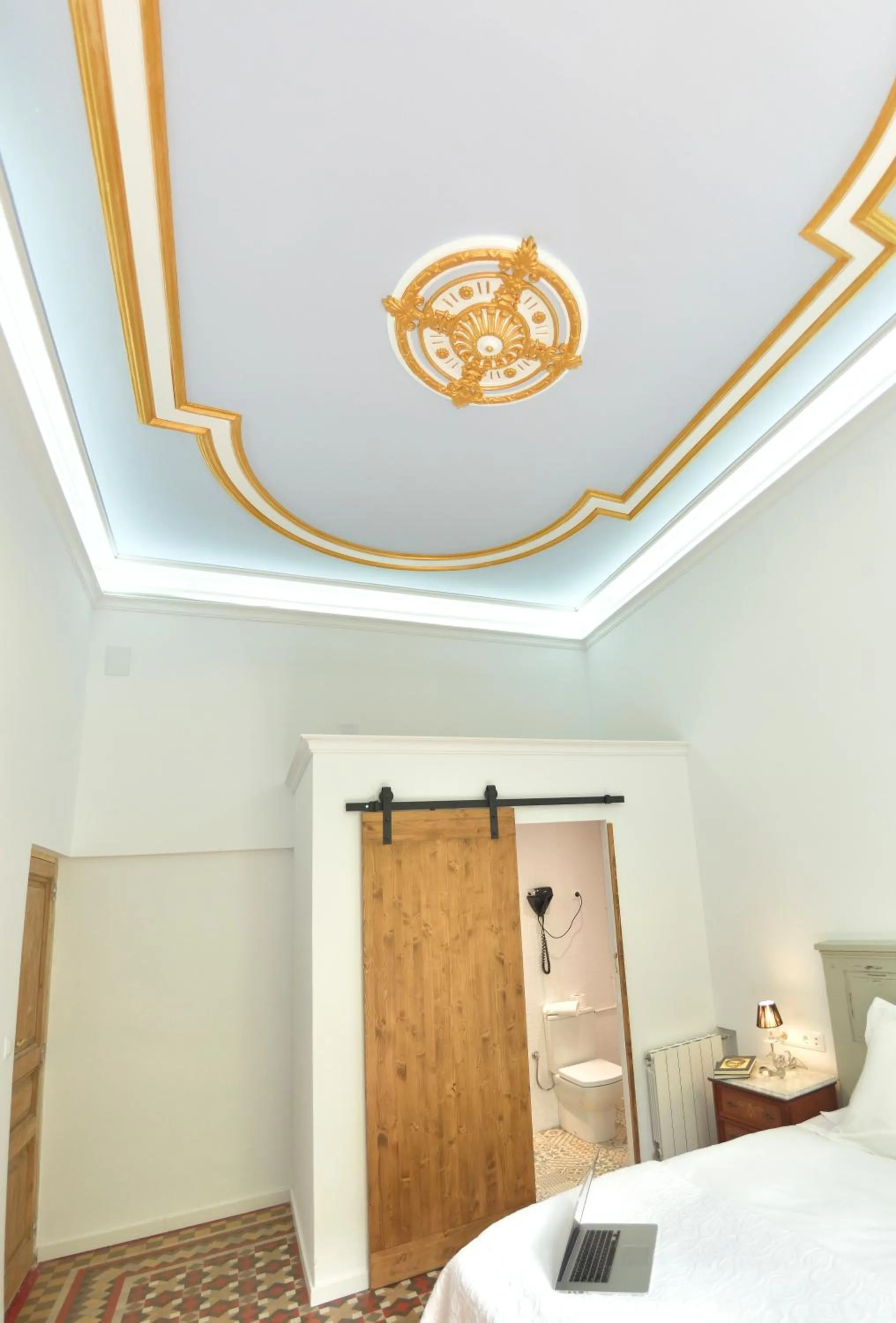 Bathroom, Bed in Hostal Girona