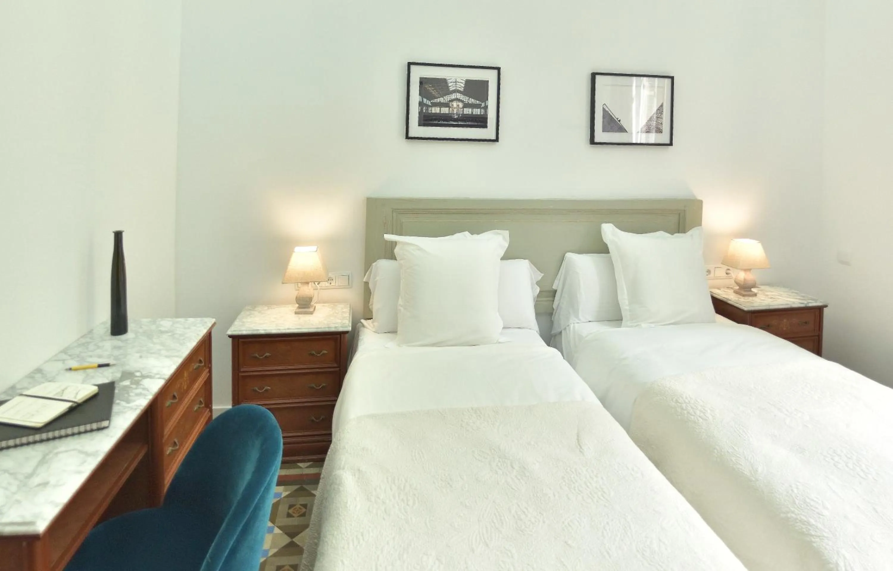 Bedroom, Bed in Hostal Girona