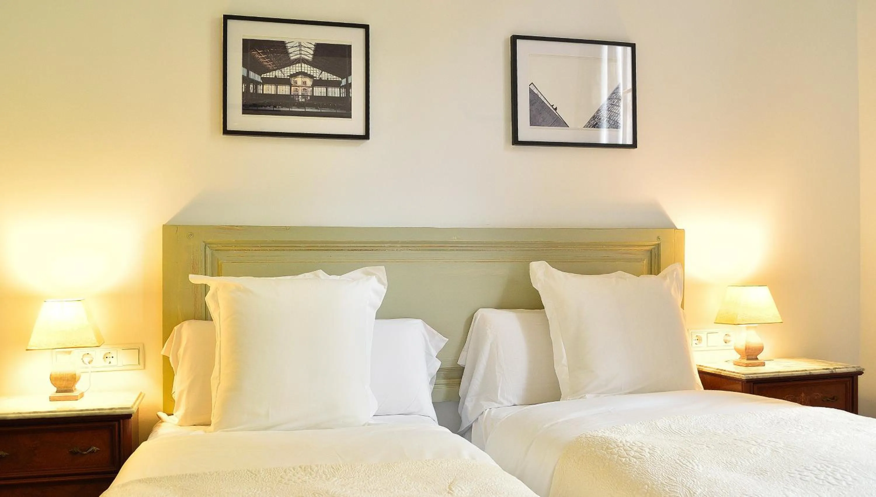 Bedroom, Bed in Hostal Girona