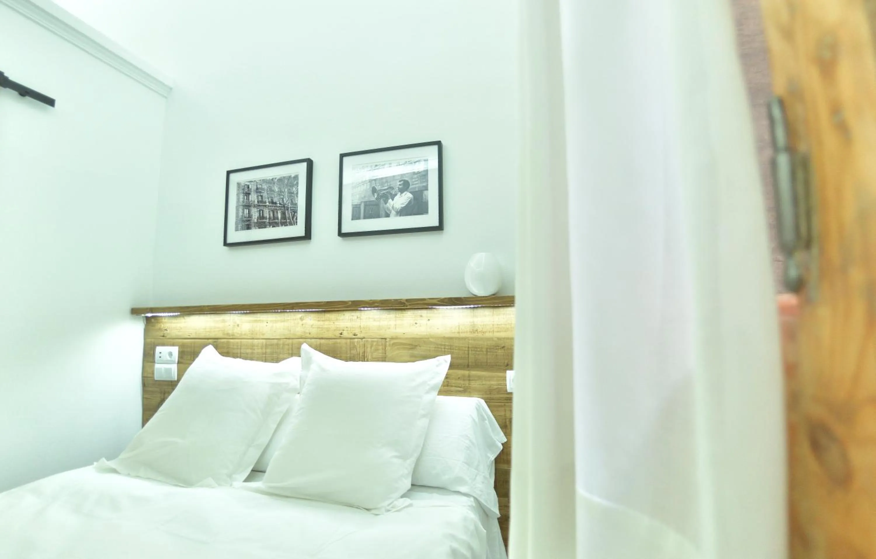 Bedroom, Bed in Hostal Girona