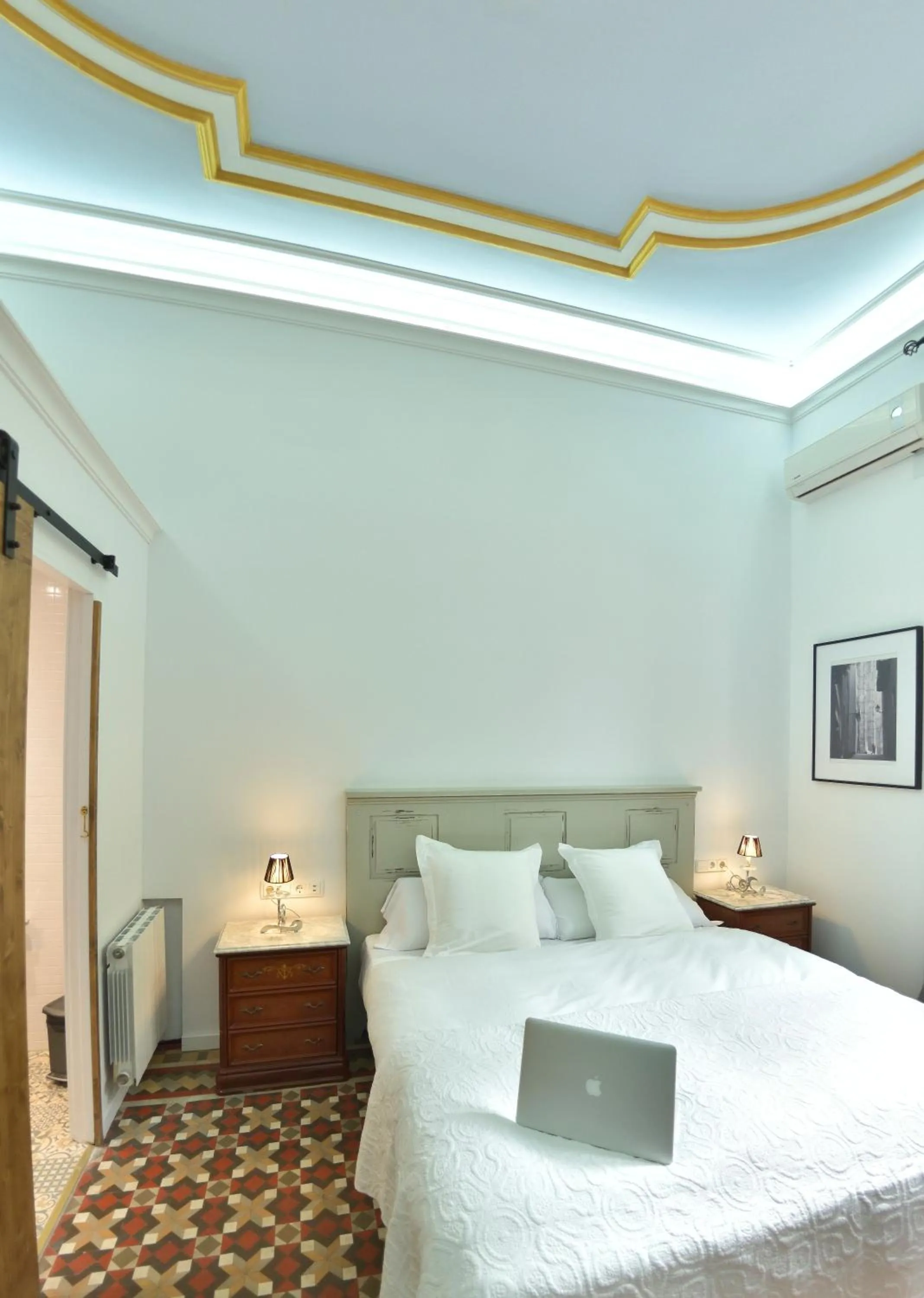 Bedroom, Bed in Hostal Girona