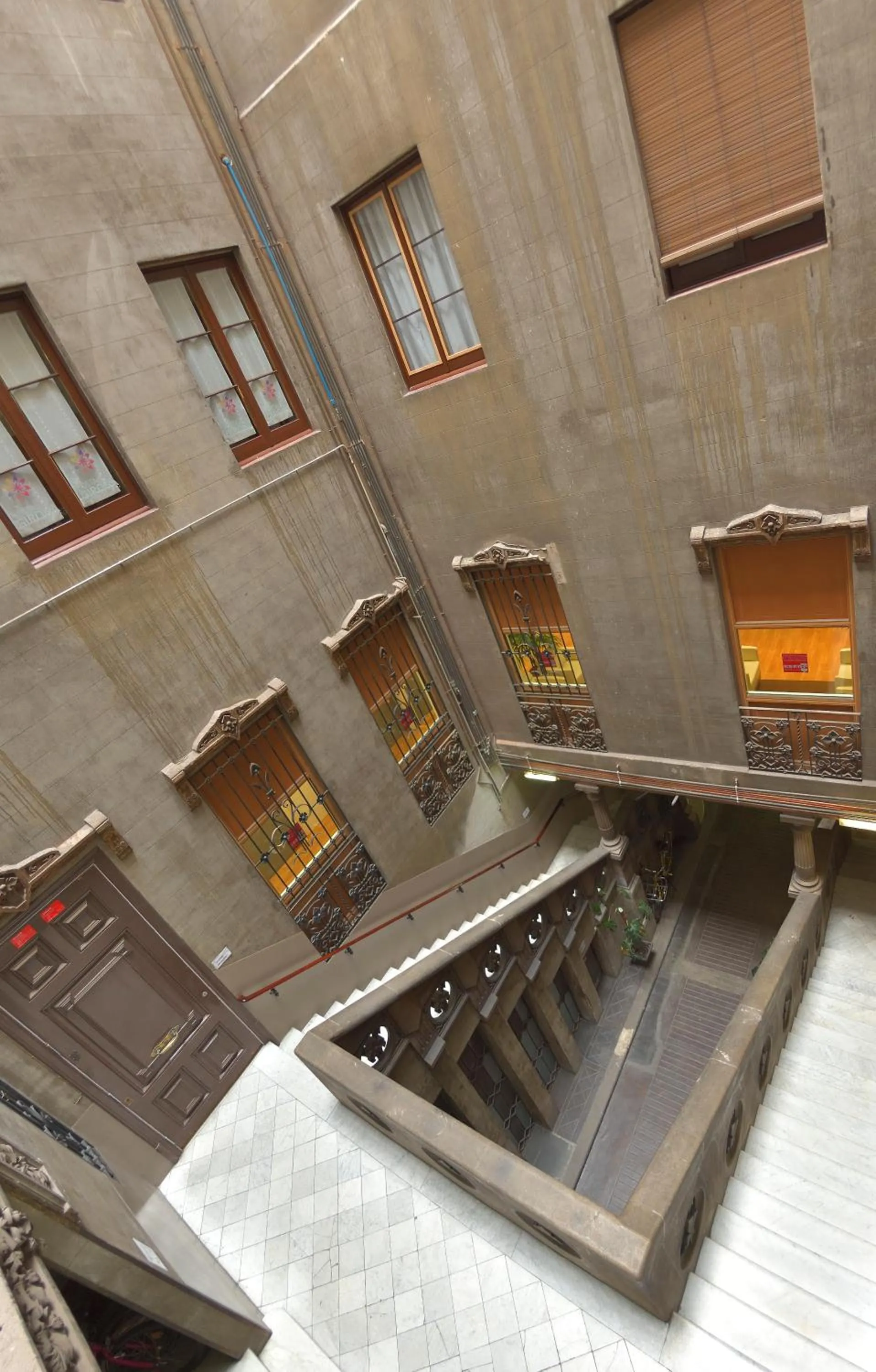 Facade/entrance in Hostal Girona