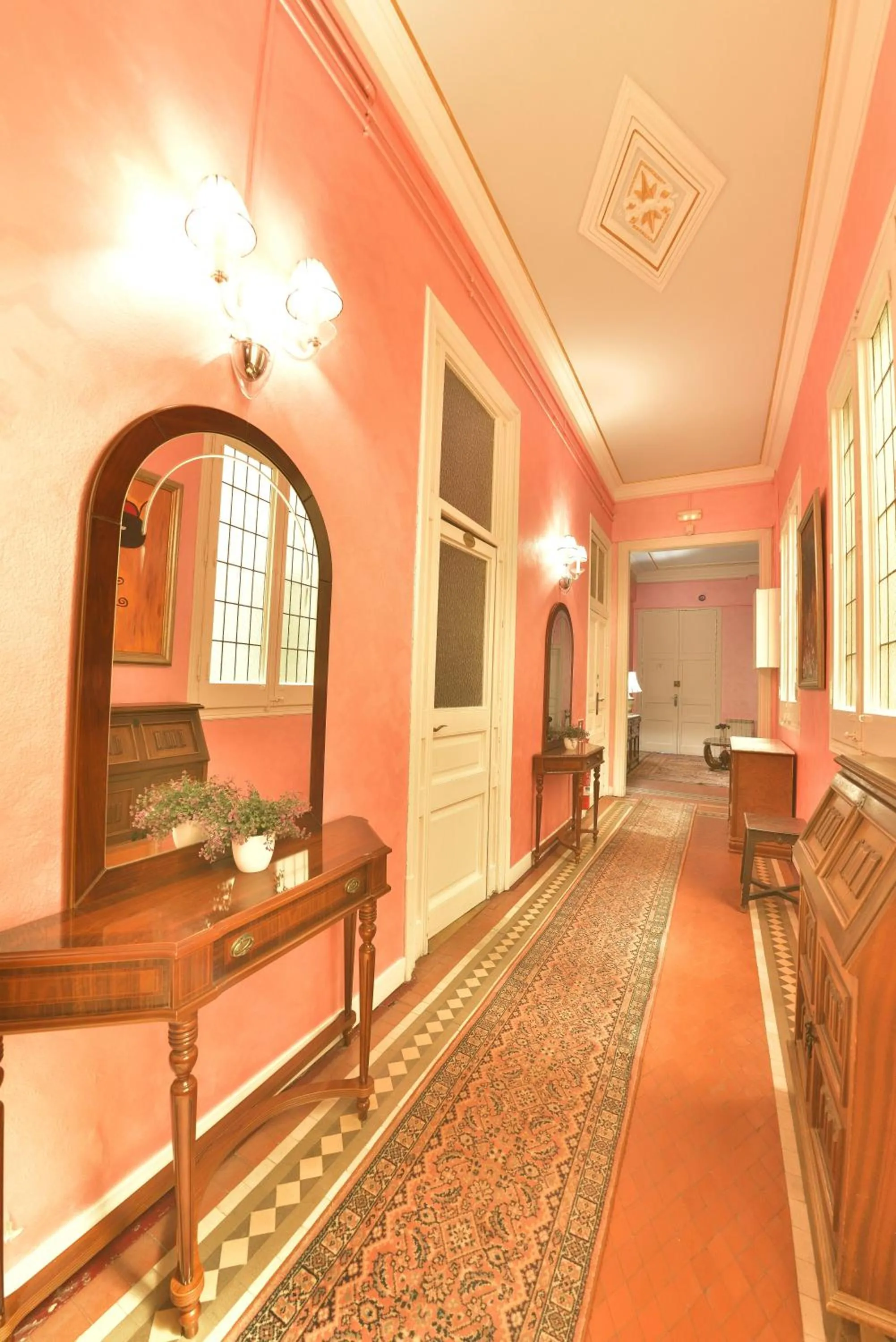 Floor plan in Hostal Girona