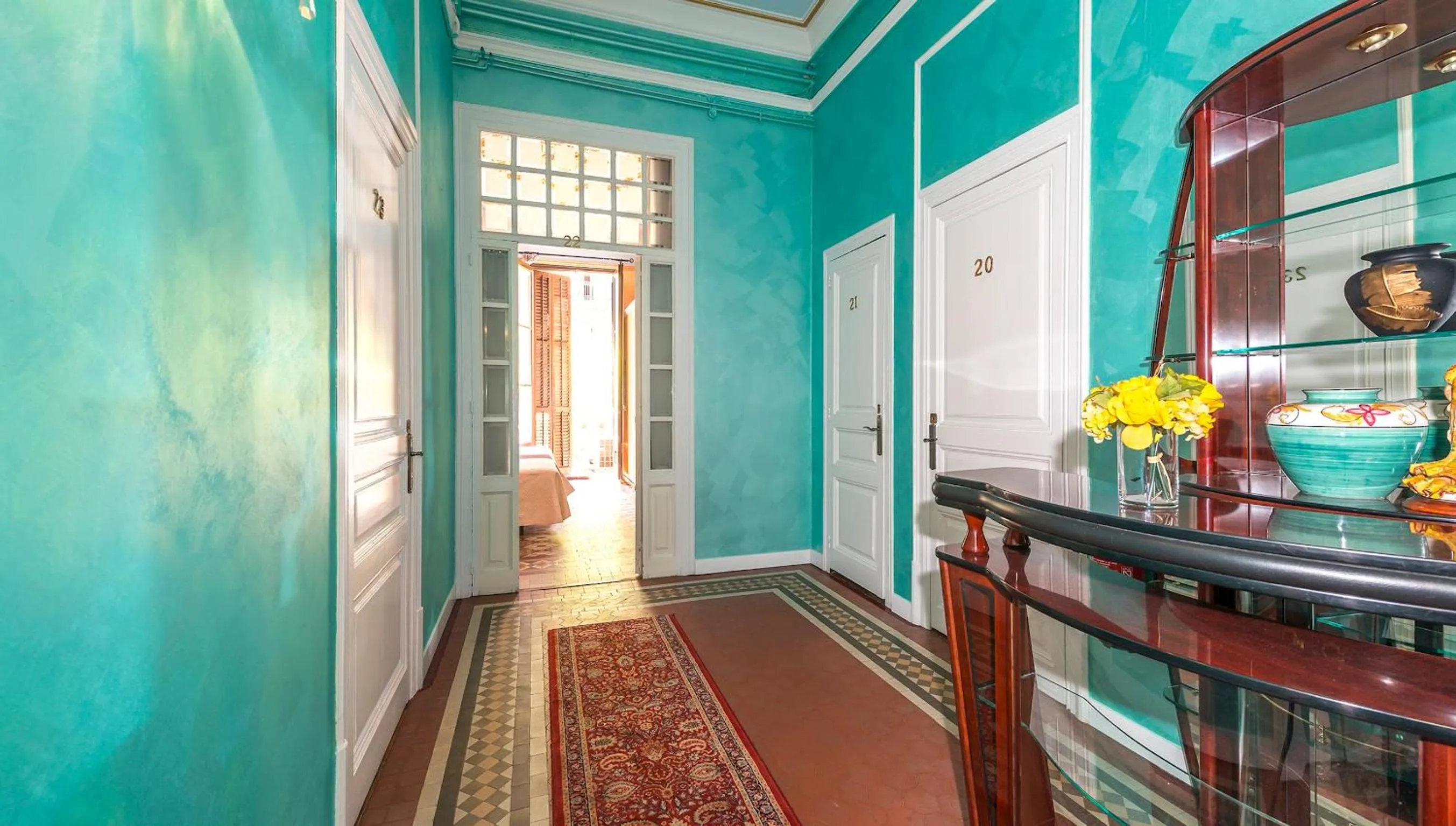 Area and facilities in Hostal Girona