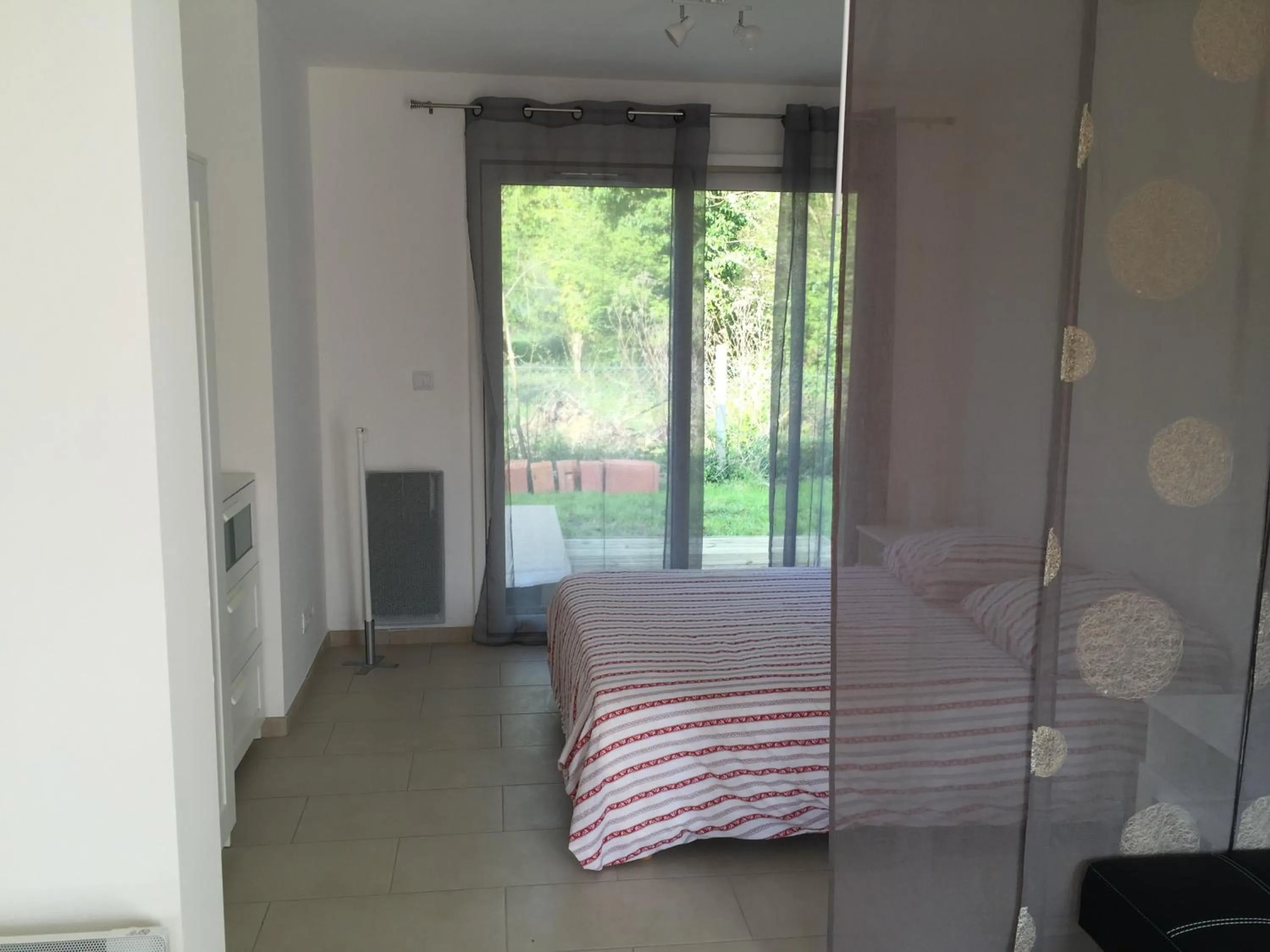 Photo of the whole room, Bed in La Caronnière