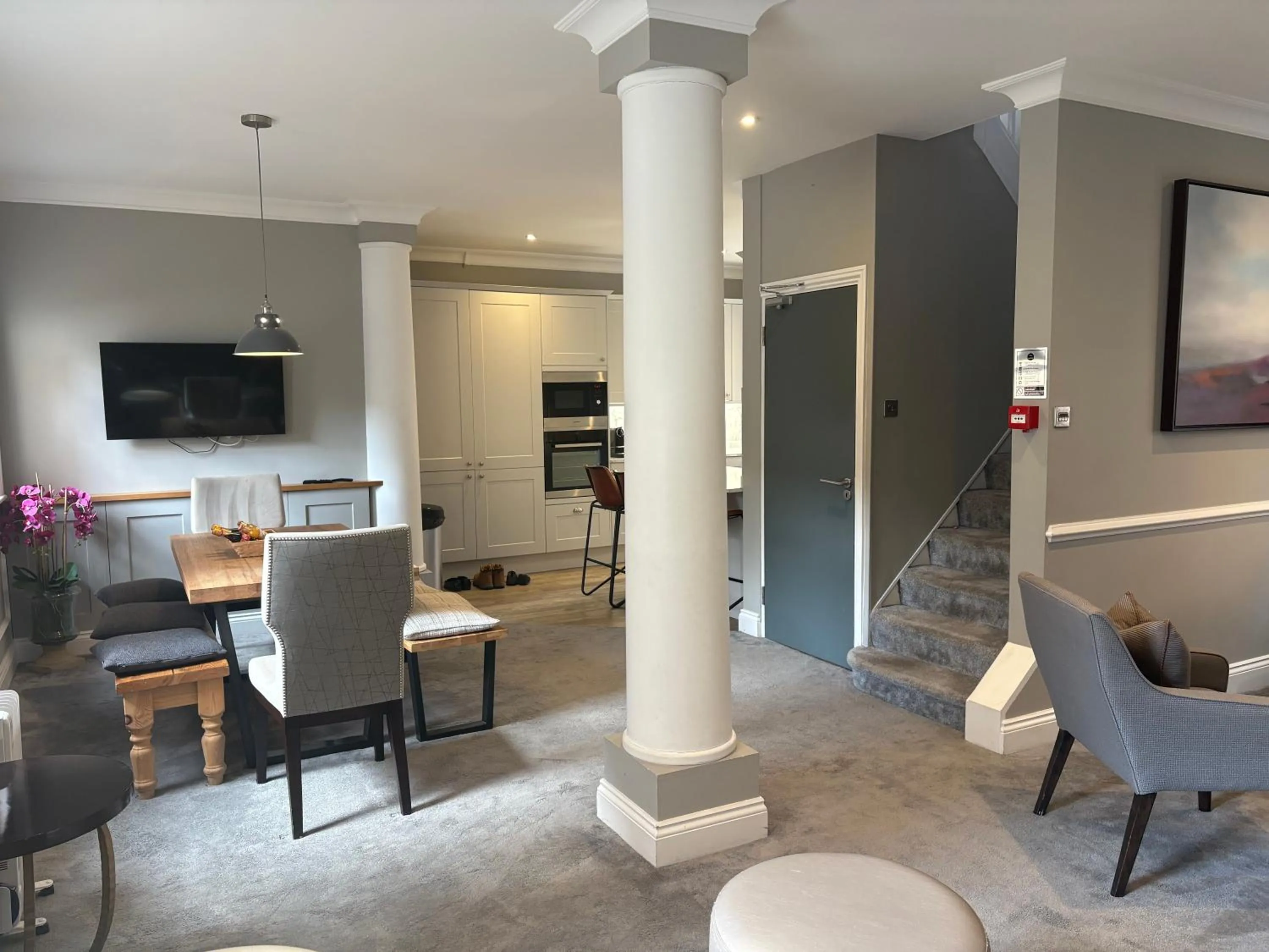 TV and multimedia in One Warwick Park Hotel