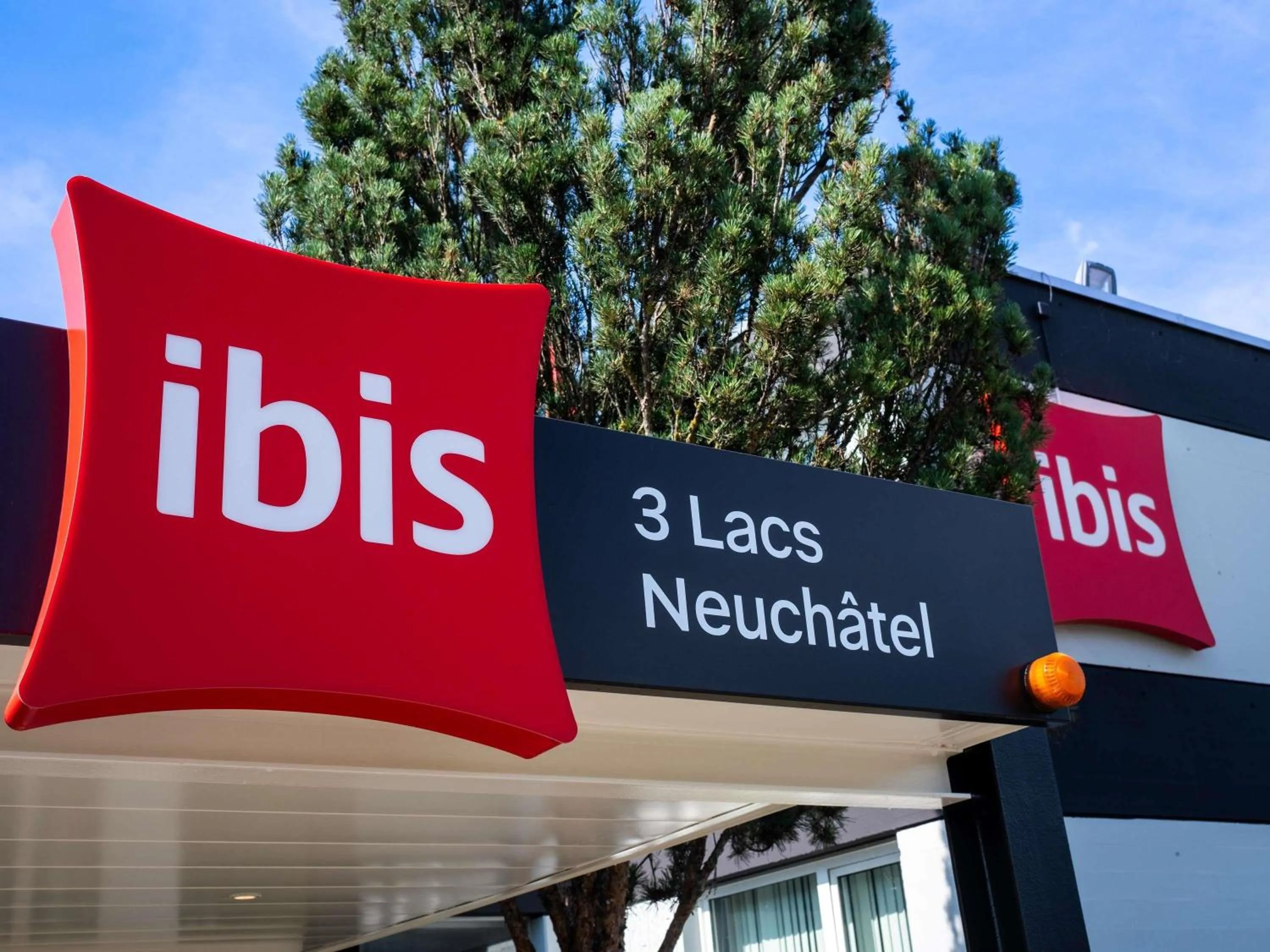 Property building in ibis 3 Lacs Neuchâtel