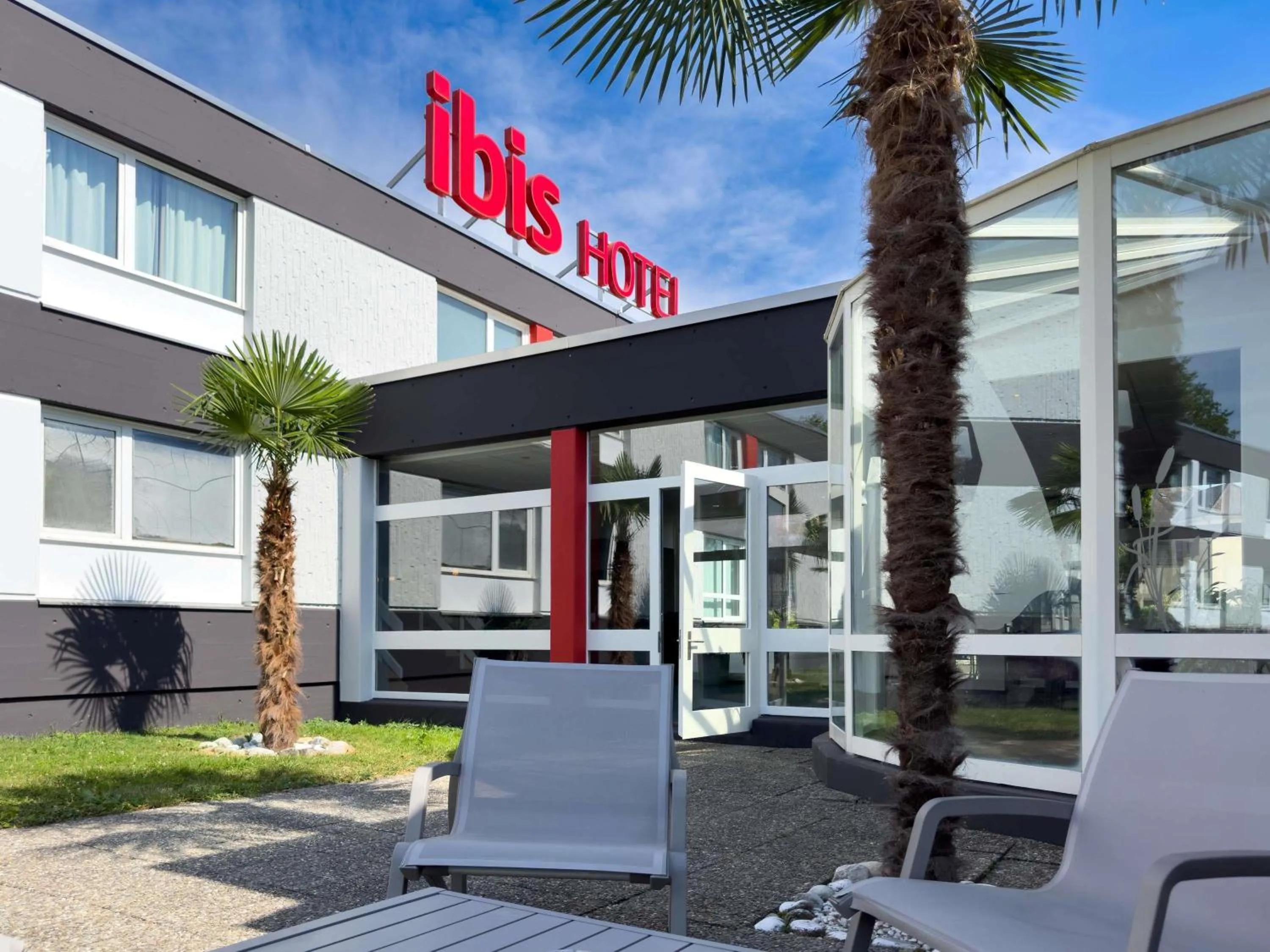 Property building in ibis 3 Lacs Neuchâtel