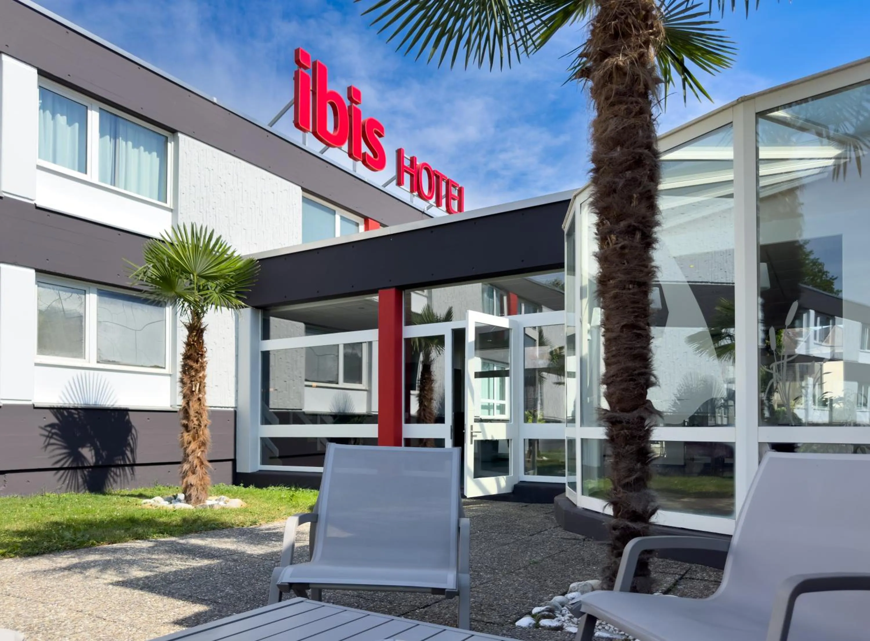 Property building in ibis 3 Lacs Neuchâtel
